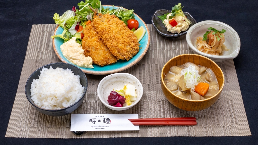 【夕食】夜の定食（鯵フライ定食）