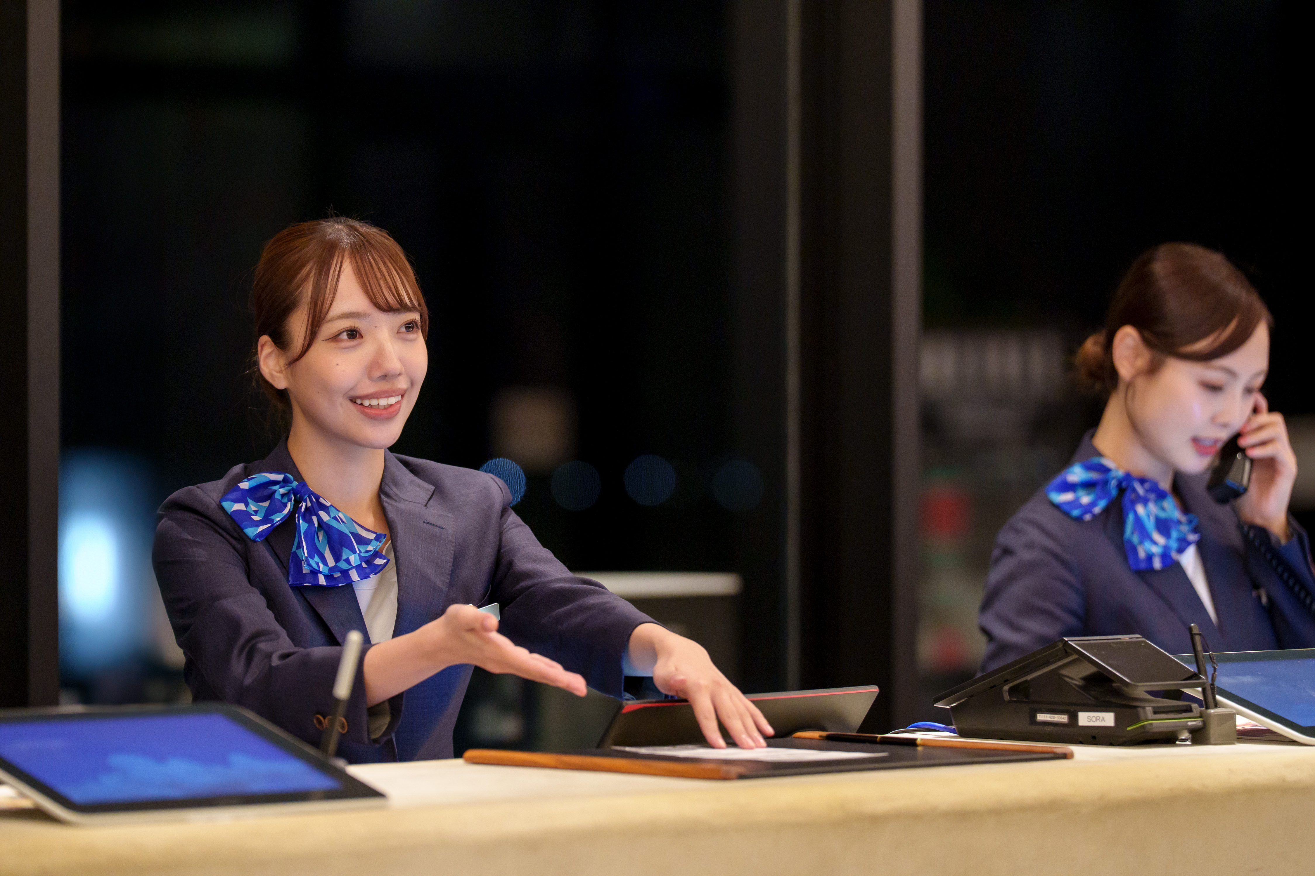 11階フロントチェックイン（夜）