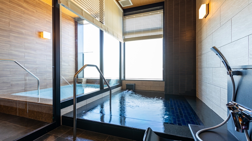 【貸切風呂「星 -HOSHI-」（10階）】ファミリーやカップルでプライベートな空間が楽しめます。