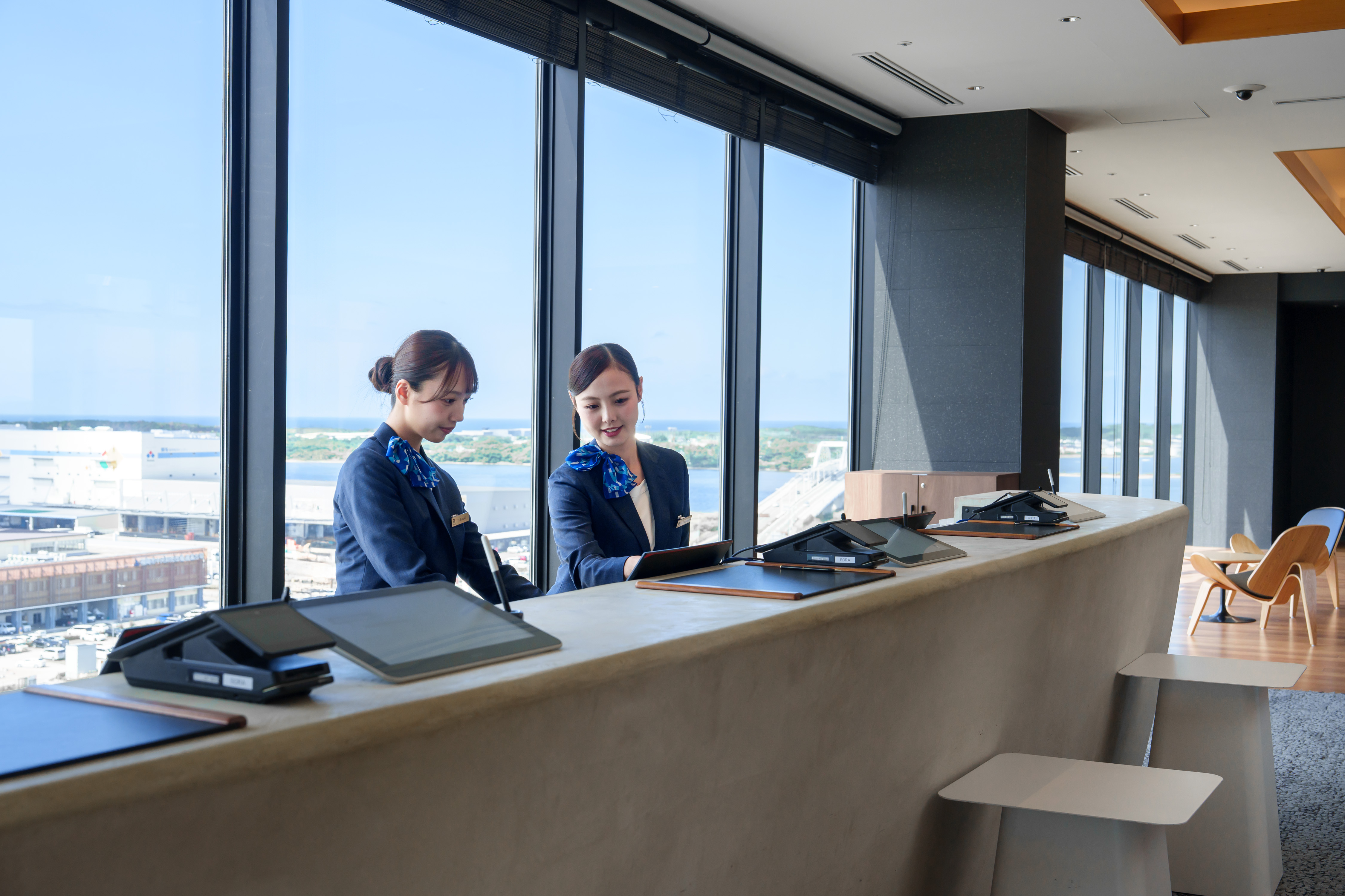 11階フロントカウンター