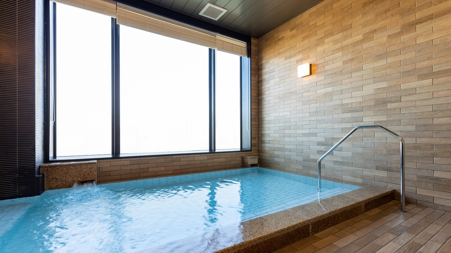 【貸切風呂「月 -TSUKI-」（10階）】ファミリーやカップルでプライベートな空間が楽しめます。