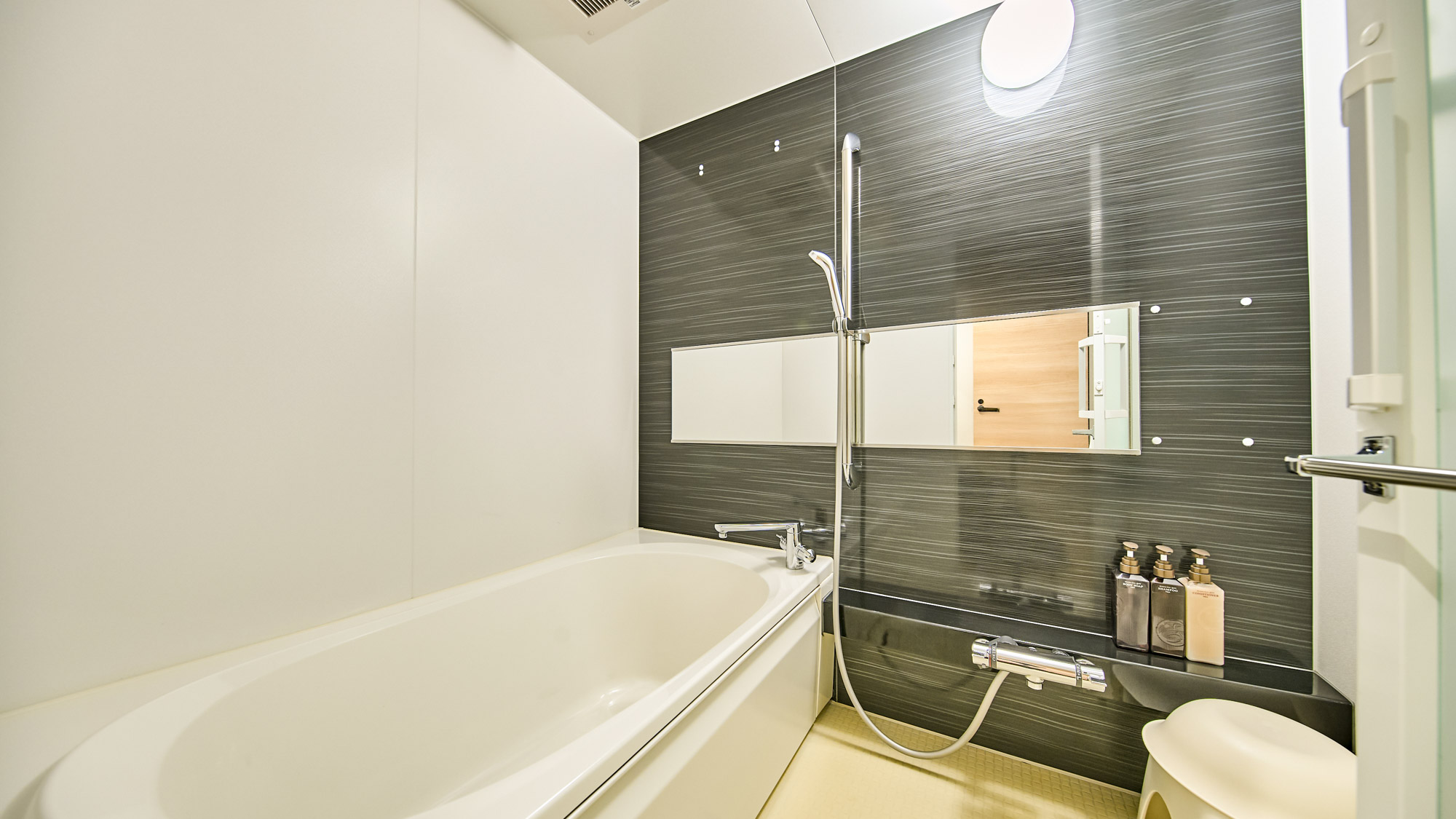 バスルーム（一例／お部屋により内装が異なります）