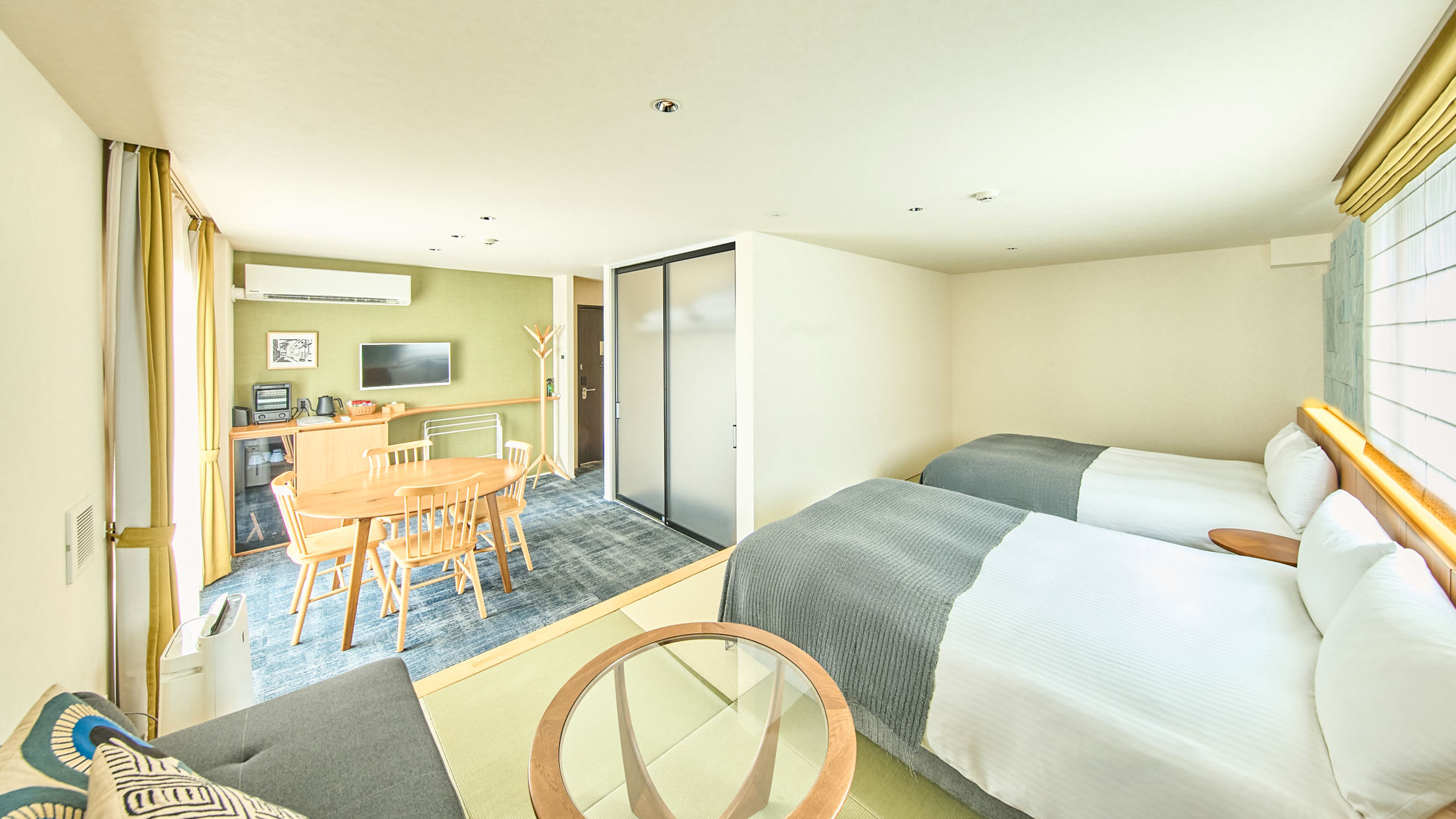 畳付きツインバルコニールーム