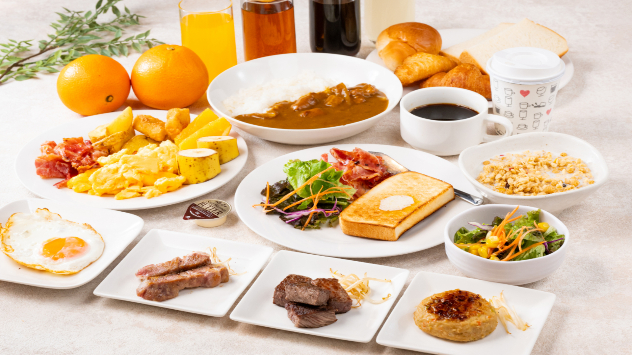 【朝食ビュッフェ】鉄板焼きの様々な具材を煮込んだ「忍びカレー」もおすすめです