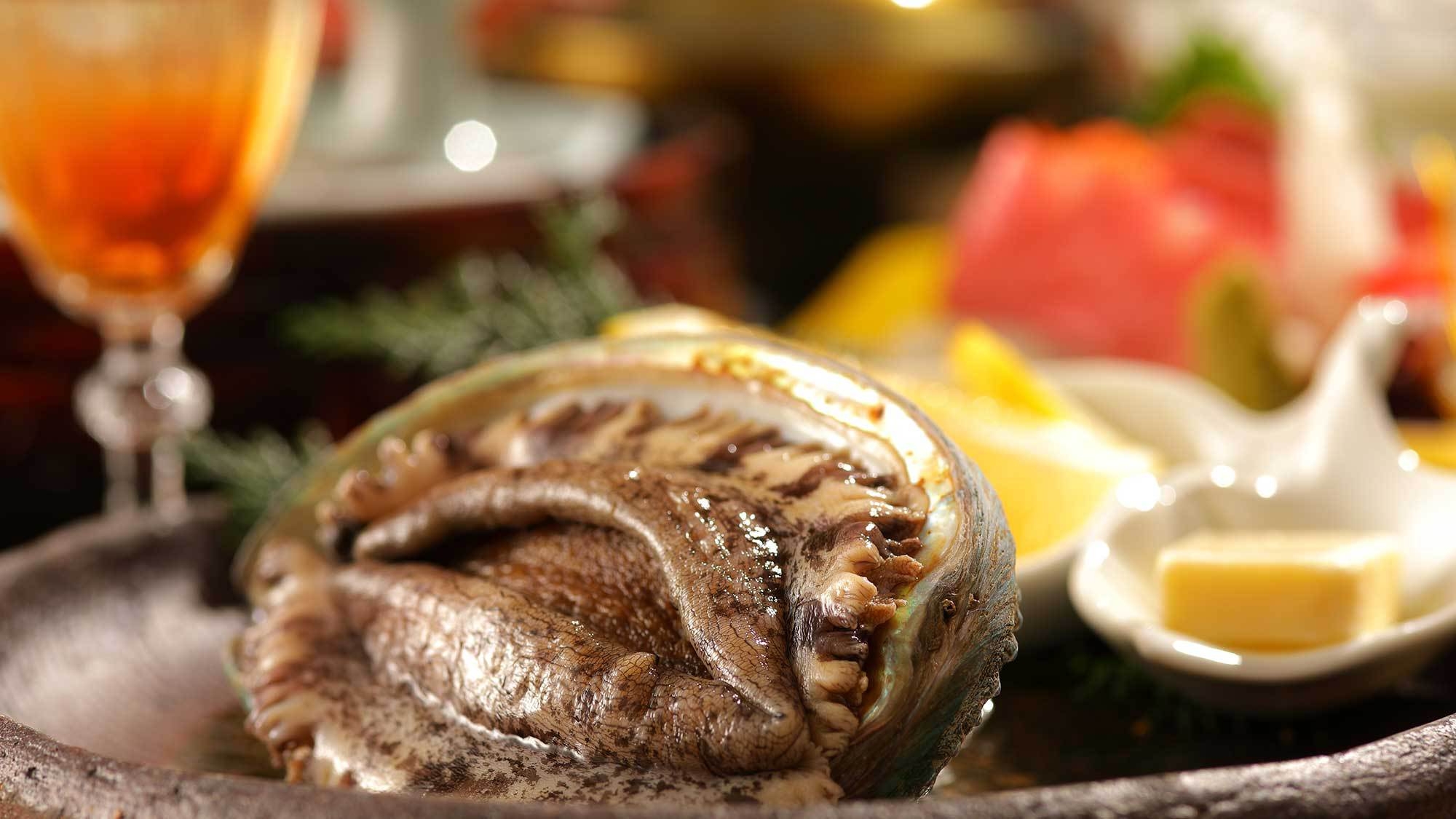 【部屋食】●グレードアッププラン●　金目鯛姿煮と鮑踊り焼き　和会席　露天風呂付き客室