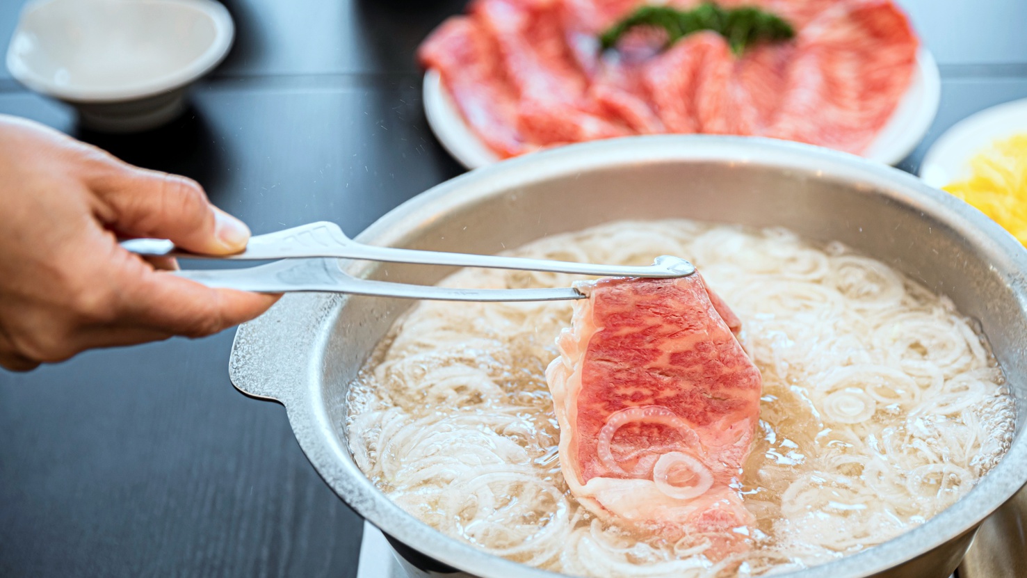 【当館名物】島採れ野菜のサラダ鍋から始まる〜淡路島玉葱×牛テール和牛しゃぶしゃぶ〜〆は手延べラーメン