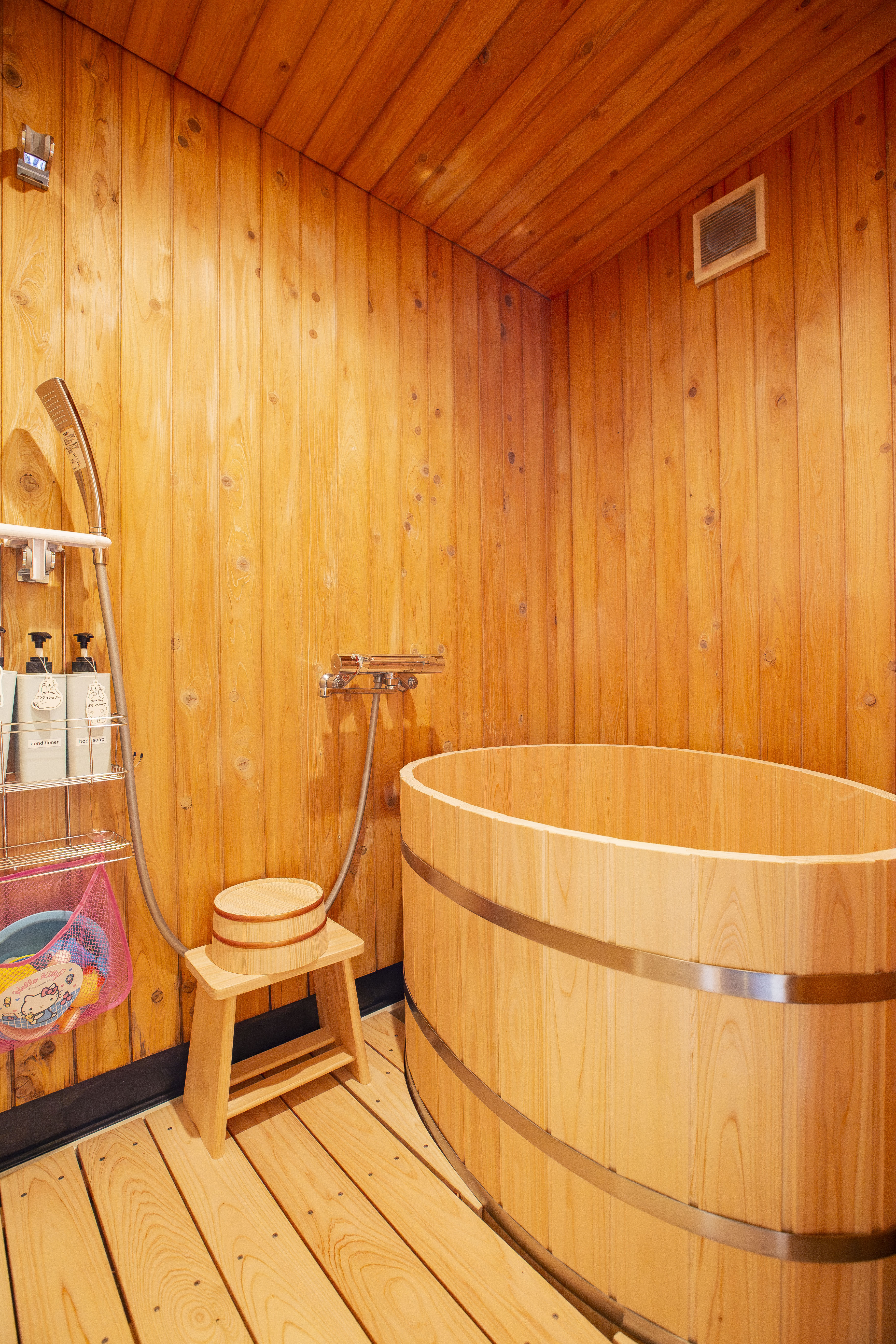 2階ひのきの樽風呂