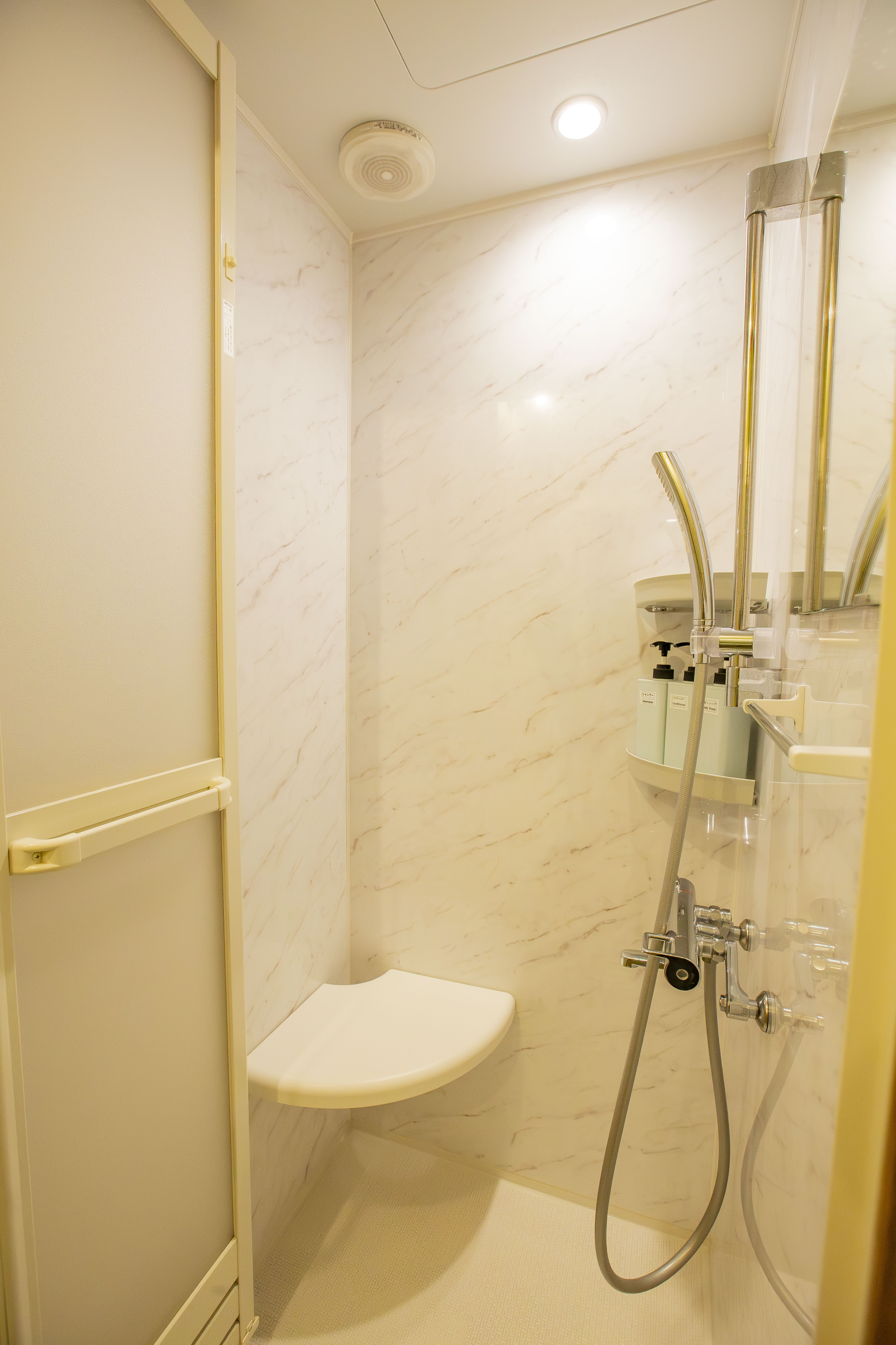 2階シャワールーム