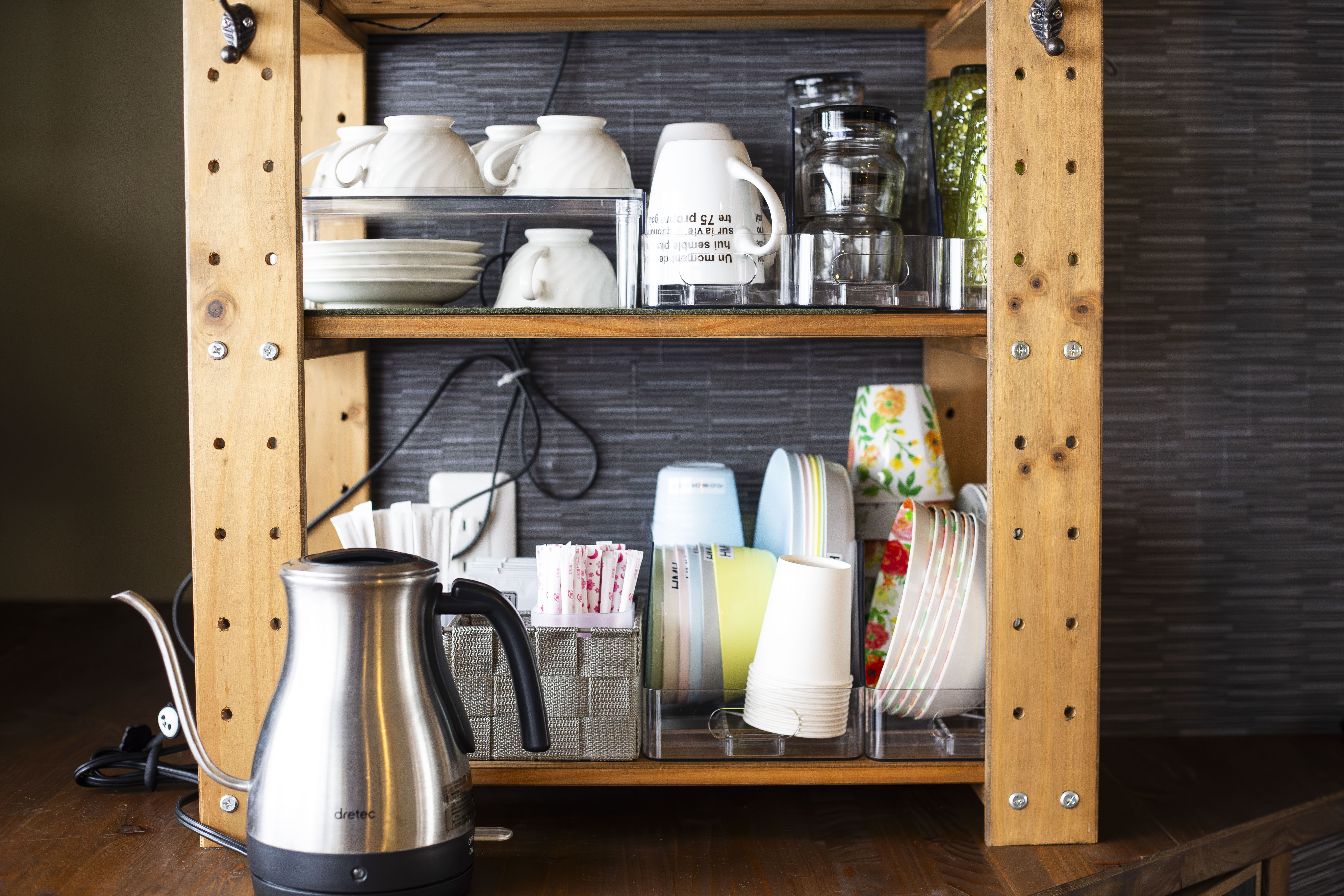 2階キッチン(食器、ドリンク)