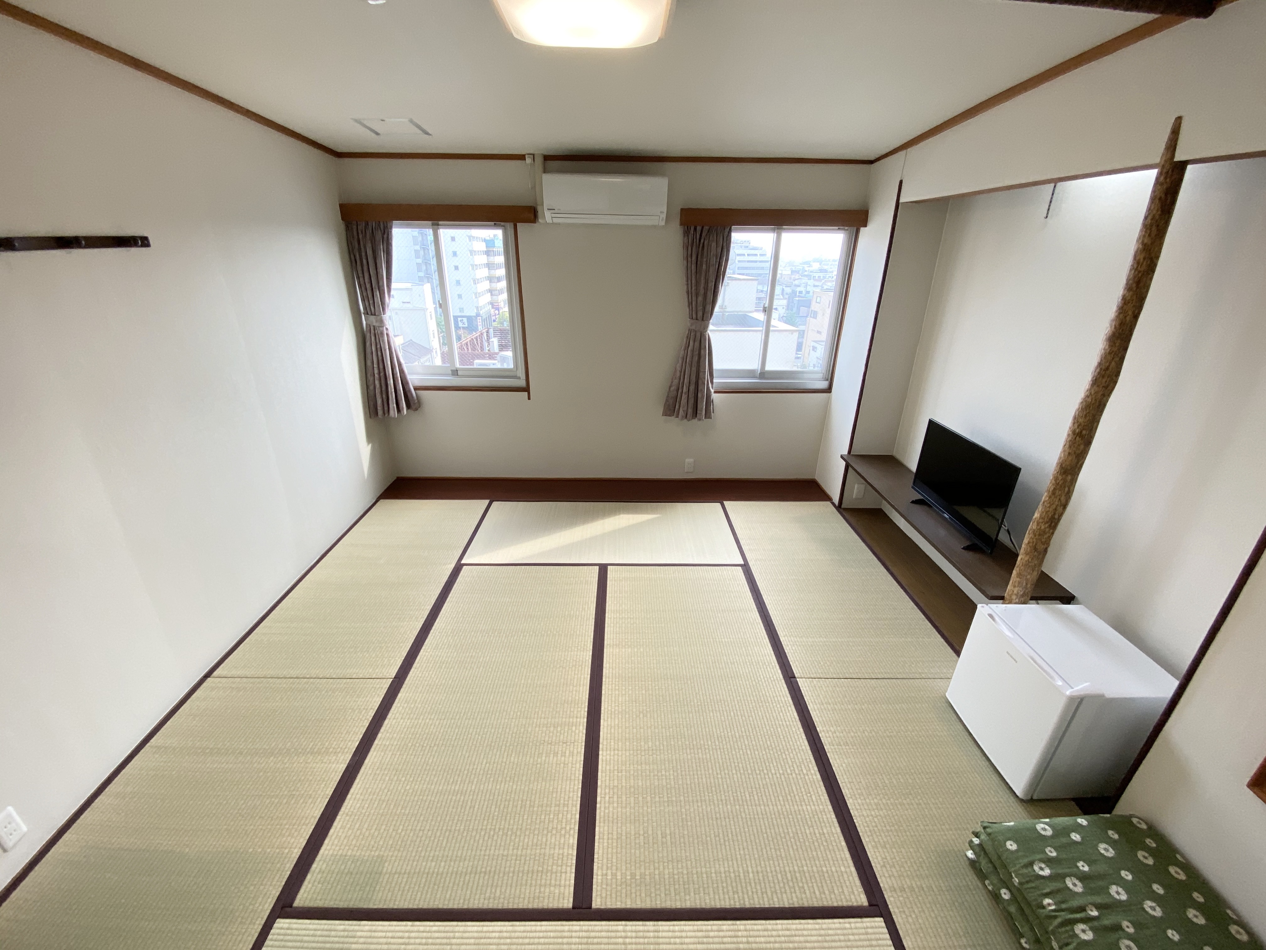 8畳 和室（アウトバス・トイレ）