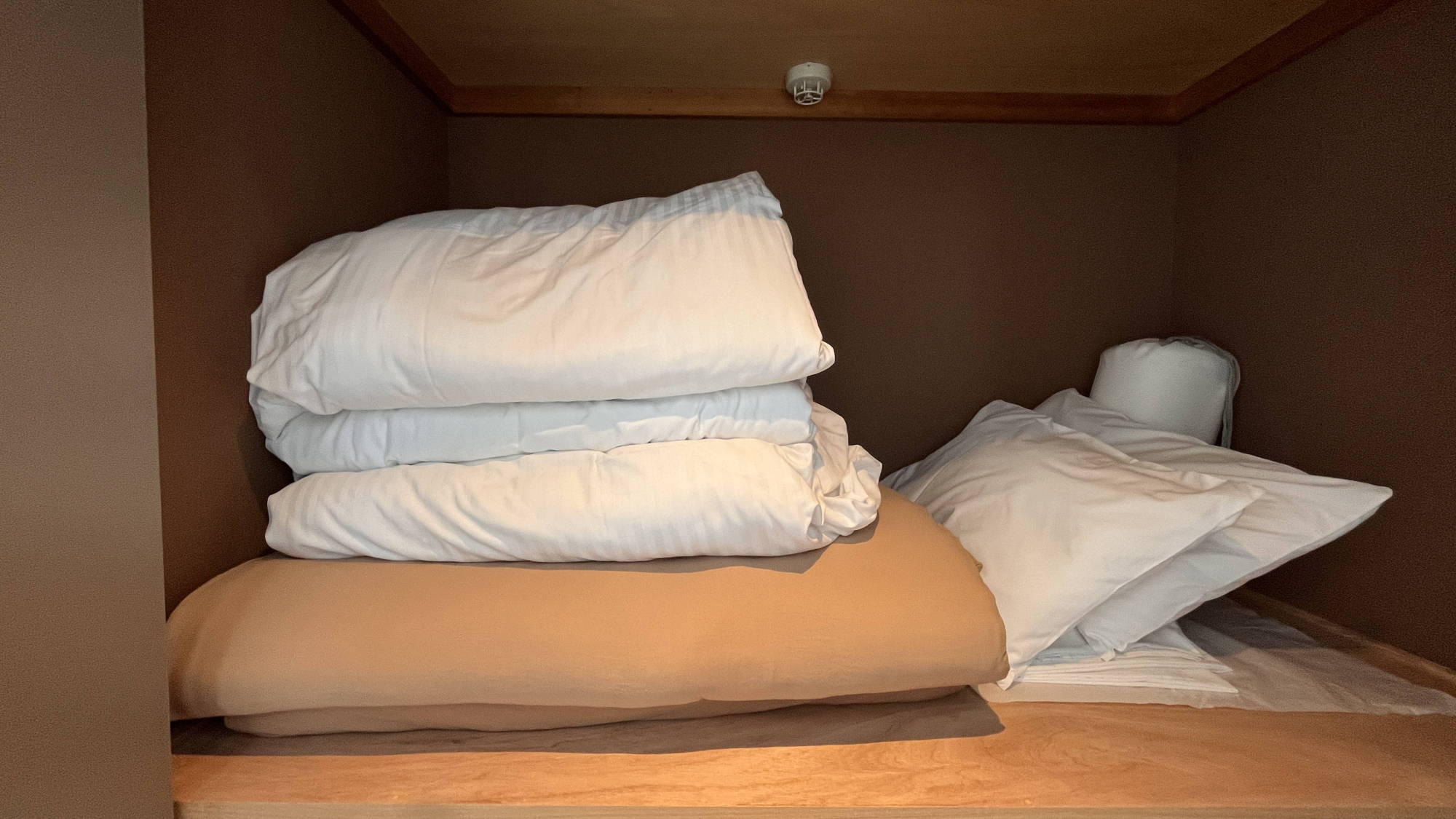 プレミアム和洋室：お布団とソファベッドで最大8名様までご宿泊可能