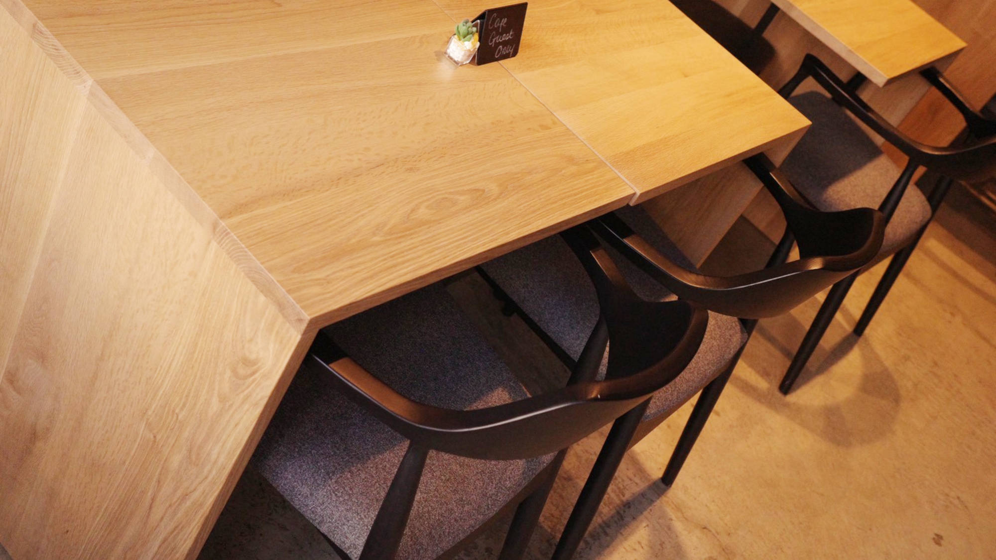 カフェ・ラウンジ：お飲み物片手に、ゆっくりお過ごしいただけます