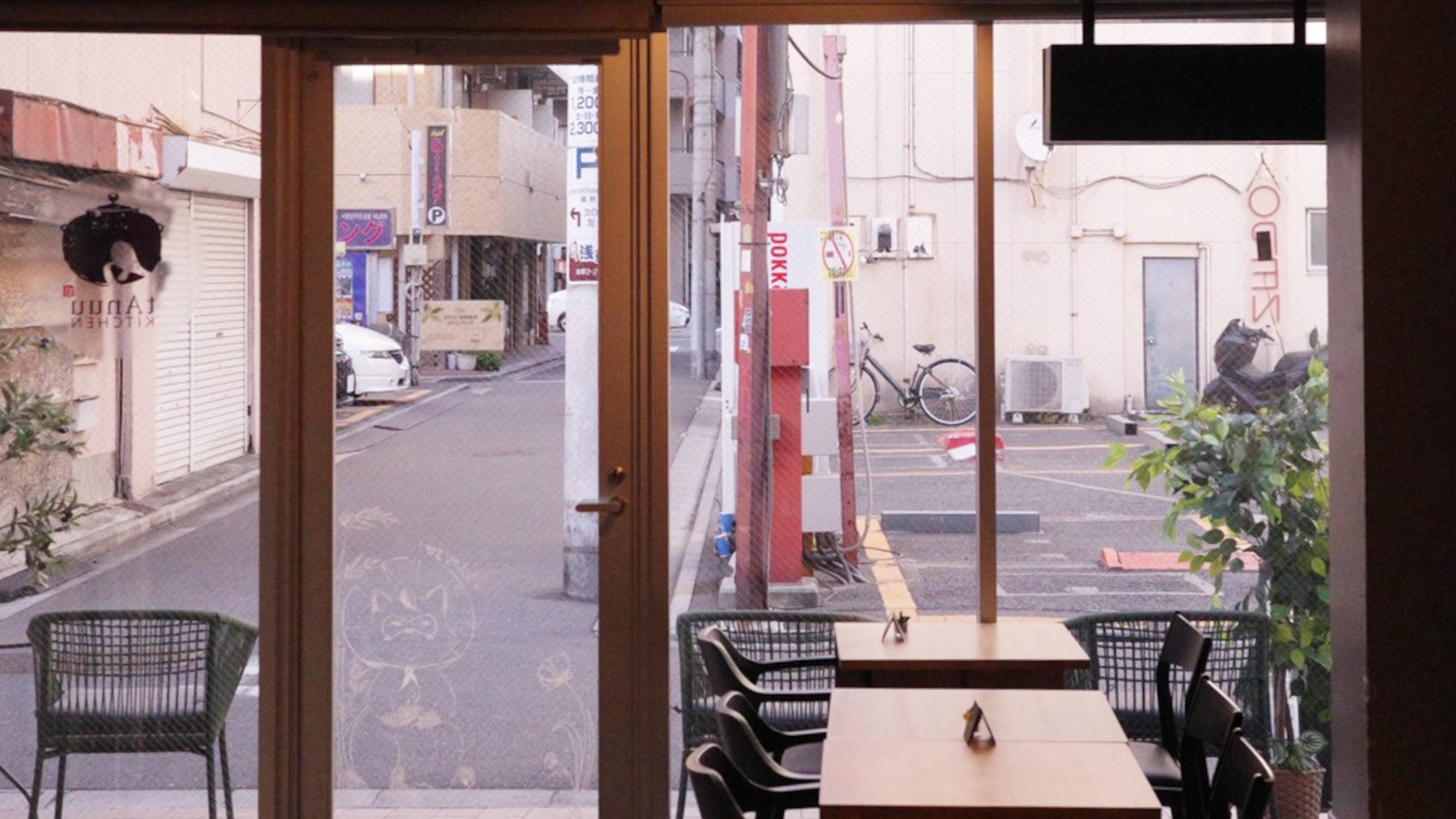 カフェ・ラウンジ：お飲み物片手に、ゆっくりお過ごしいただけます