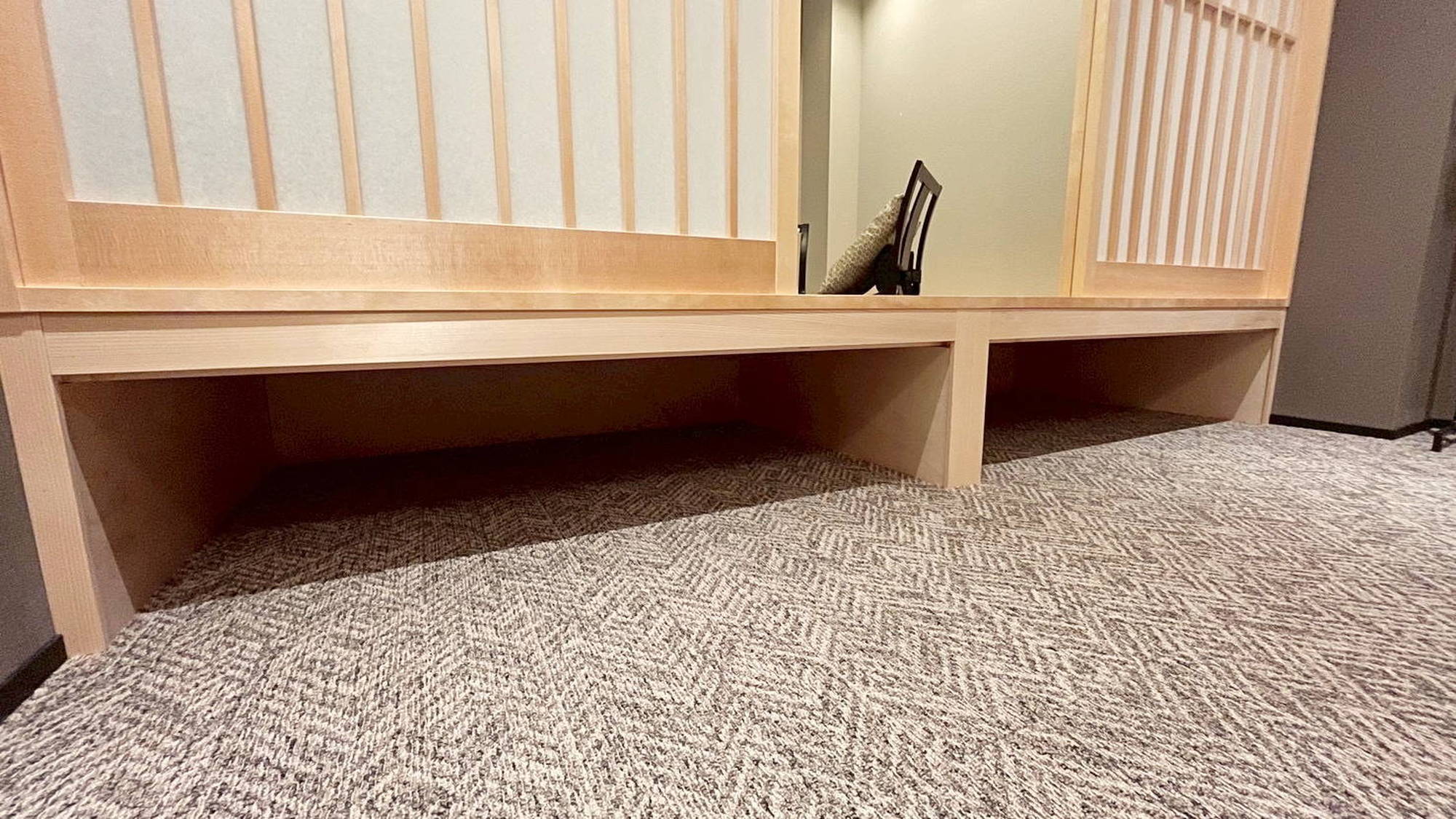 デラックススイート和洋室：お荷物収納スペース　お部屋を広々とご利用いただけます