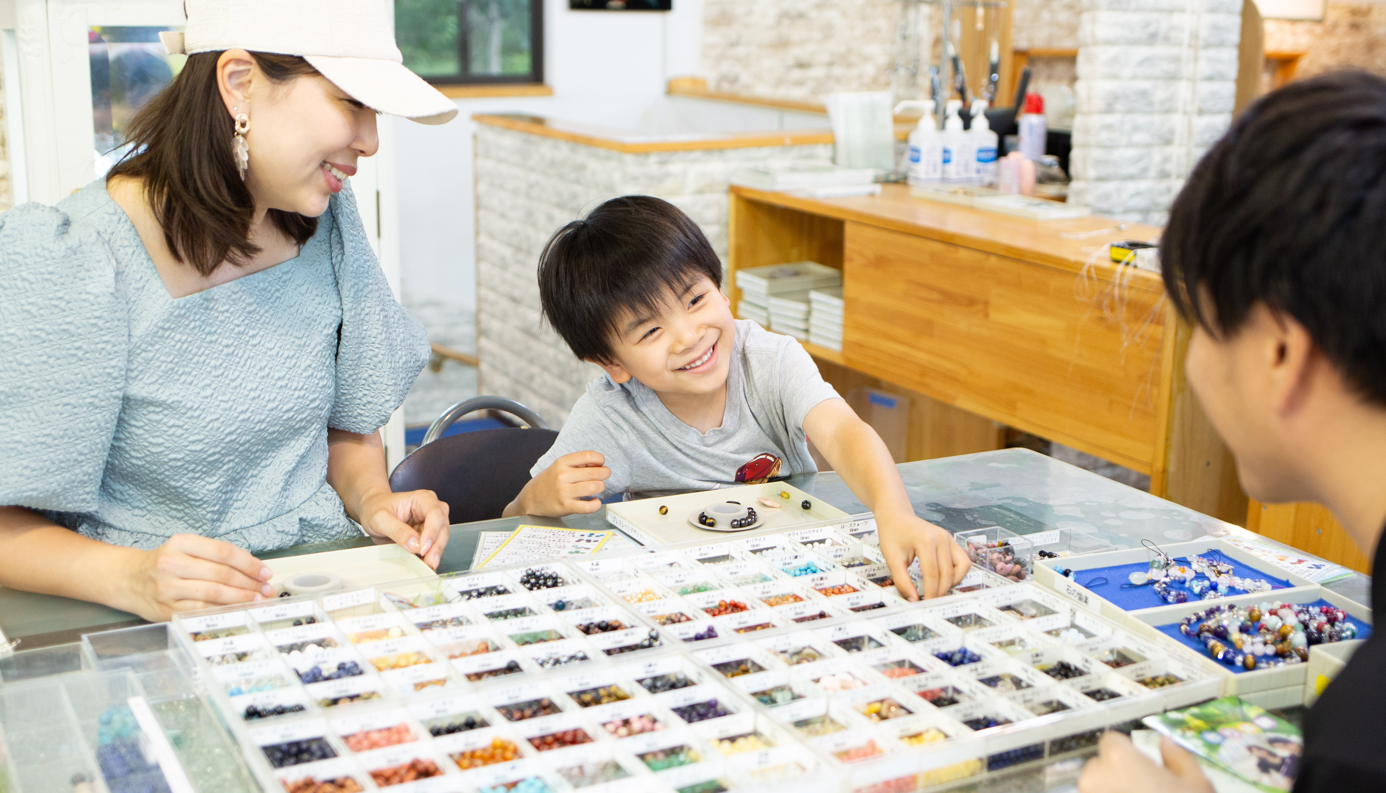 石の愉楽　アクセサリー作り　家族