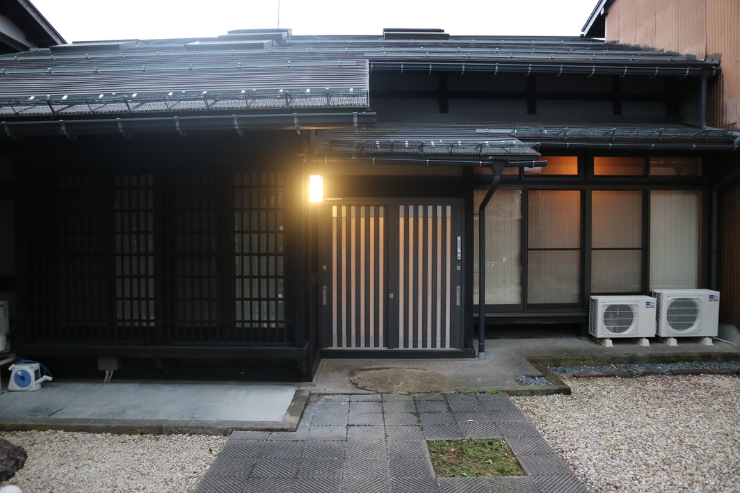 【小島】豪商が保有する別荘を改修した一日一組限定の貸切宿。