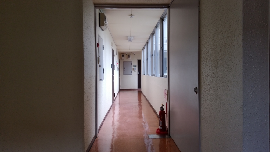 お部屋玄関までの2階廊下