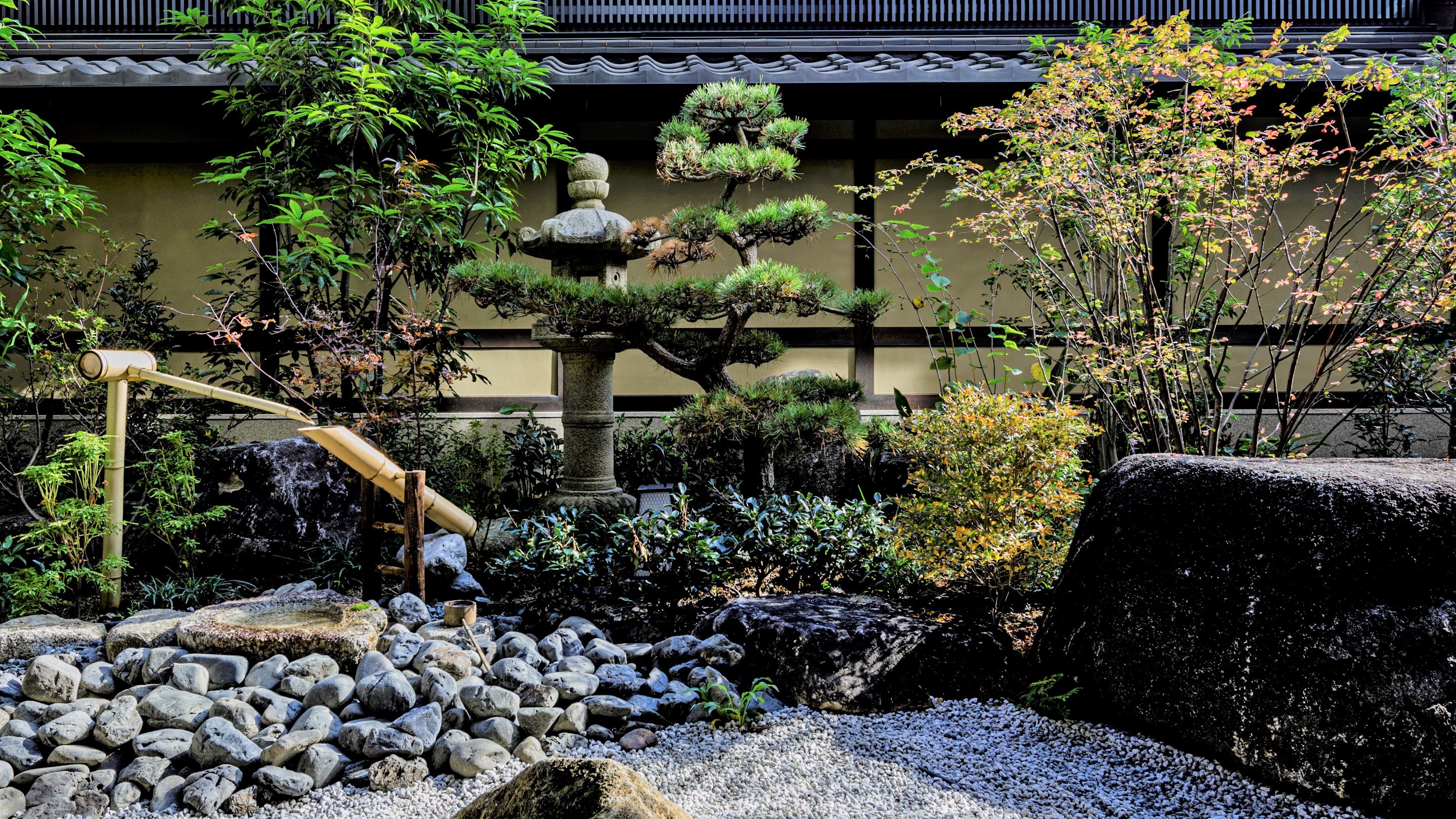 日本庭園／ロビーから眺める日本庭園からも京都風情を感じられます