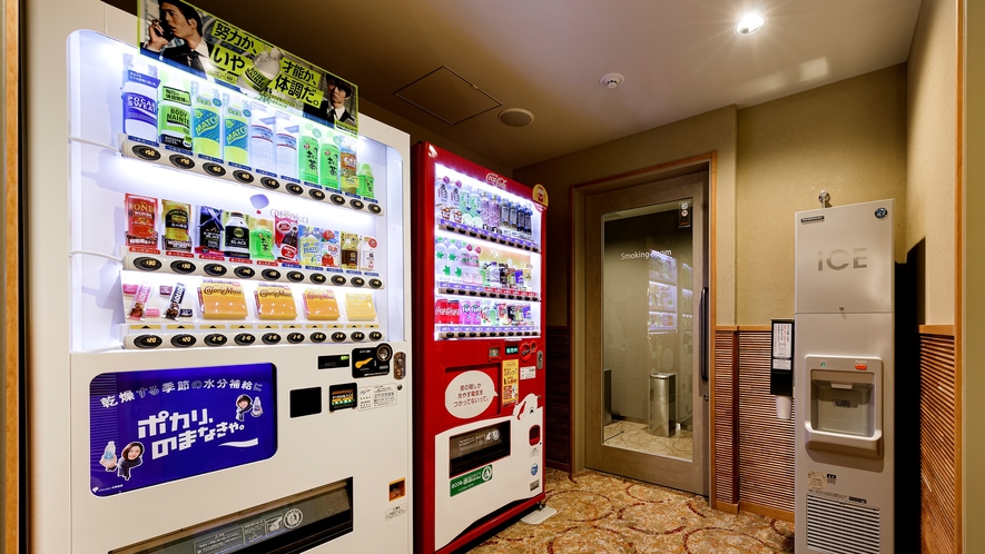 自動販売機・製氷機コーナー／館内にございますので、ご利用ください。