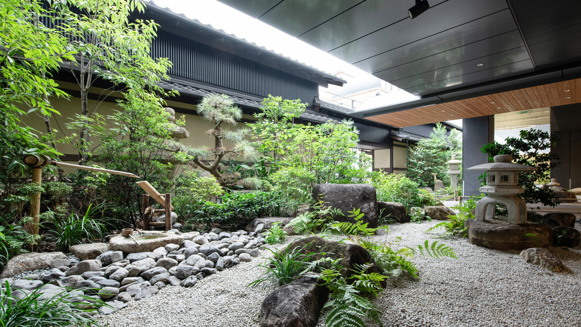 日本庭園／館内には和の風情を感じられる中庭がございます