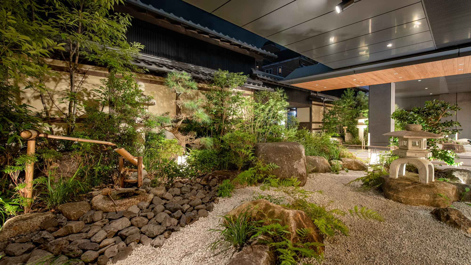 日本庭園／和の風情を感じる中庭を眺めながら特別なひと時をお過ごしください。