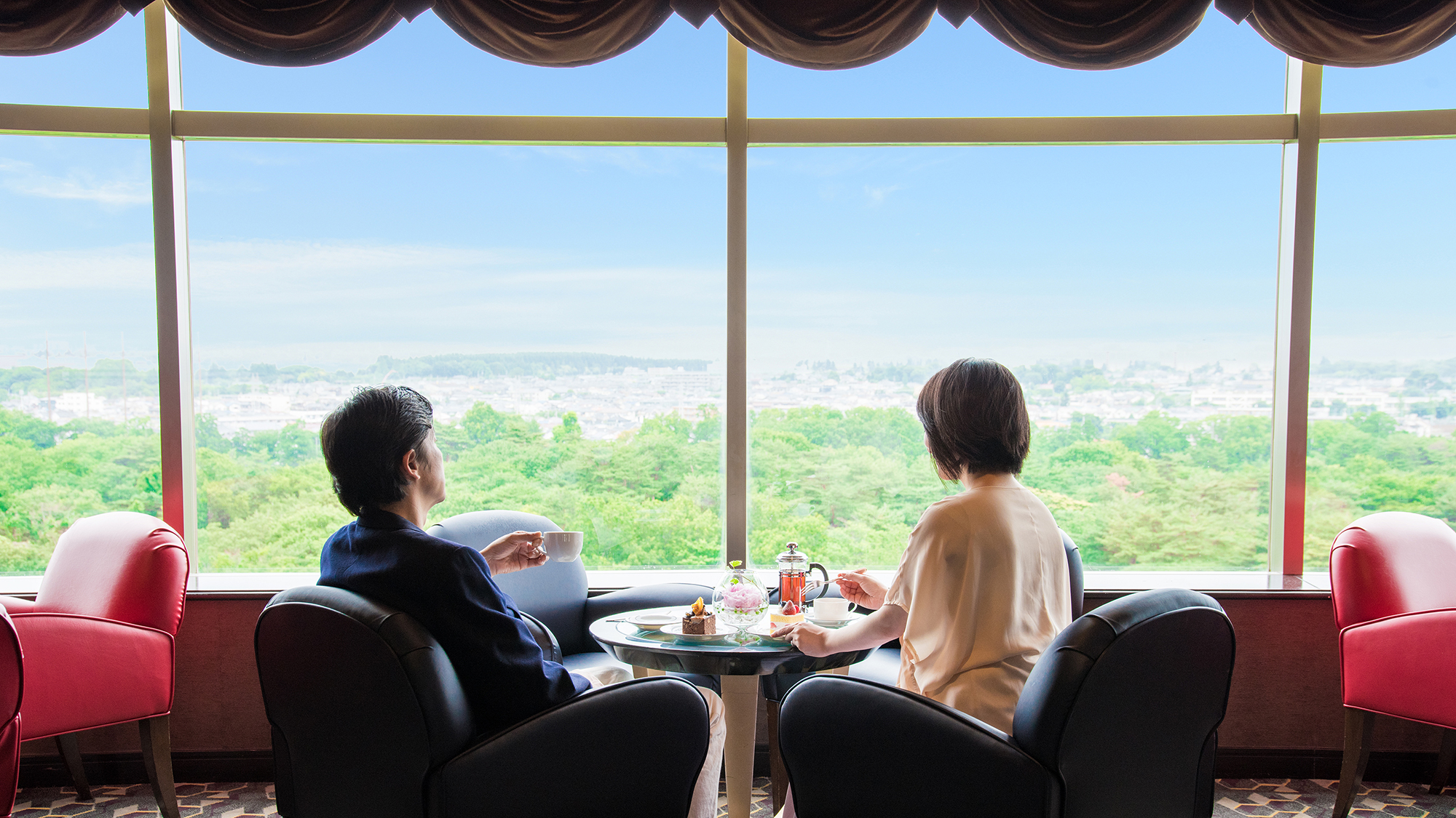 **【ラウンジ ダコタ（一例）】最上階からの景色は、他では見ることのできない絶景です