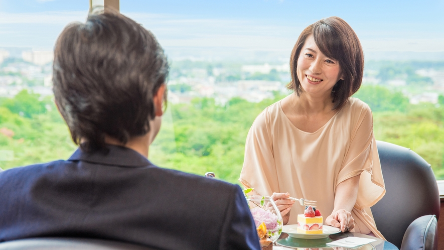 **【ラウンジ ダコタ（一例）】いつも以上に会話が楽しくなる午後のひとときを