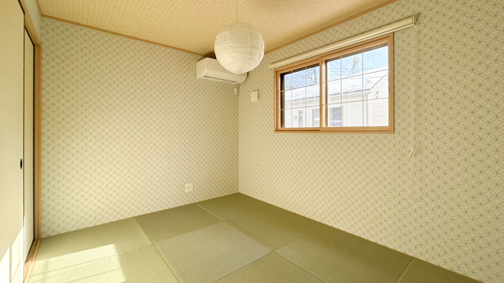 【D棟・和室】寝室としても利用可能な和室でおくつろぎください。