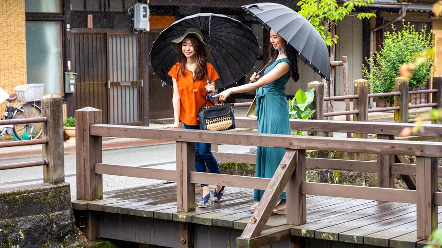 【青花】・目の前を流れる小川(江名子川)沿いの散策もおすすめ