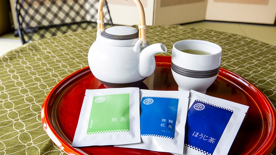 【青花】・美味しいお茶_なべしま銘茶さんより、飛騨紅茶、ほうじ茶、煎茶をご用意いたしました