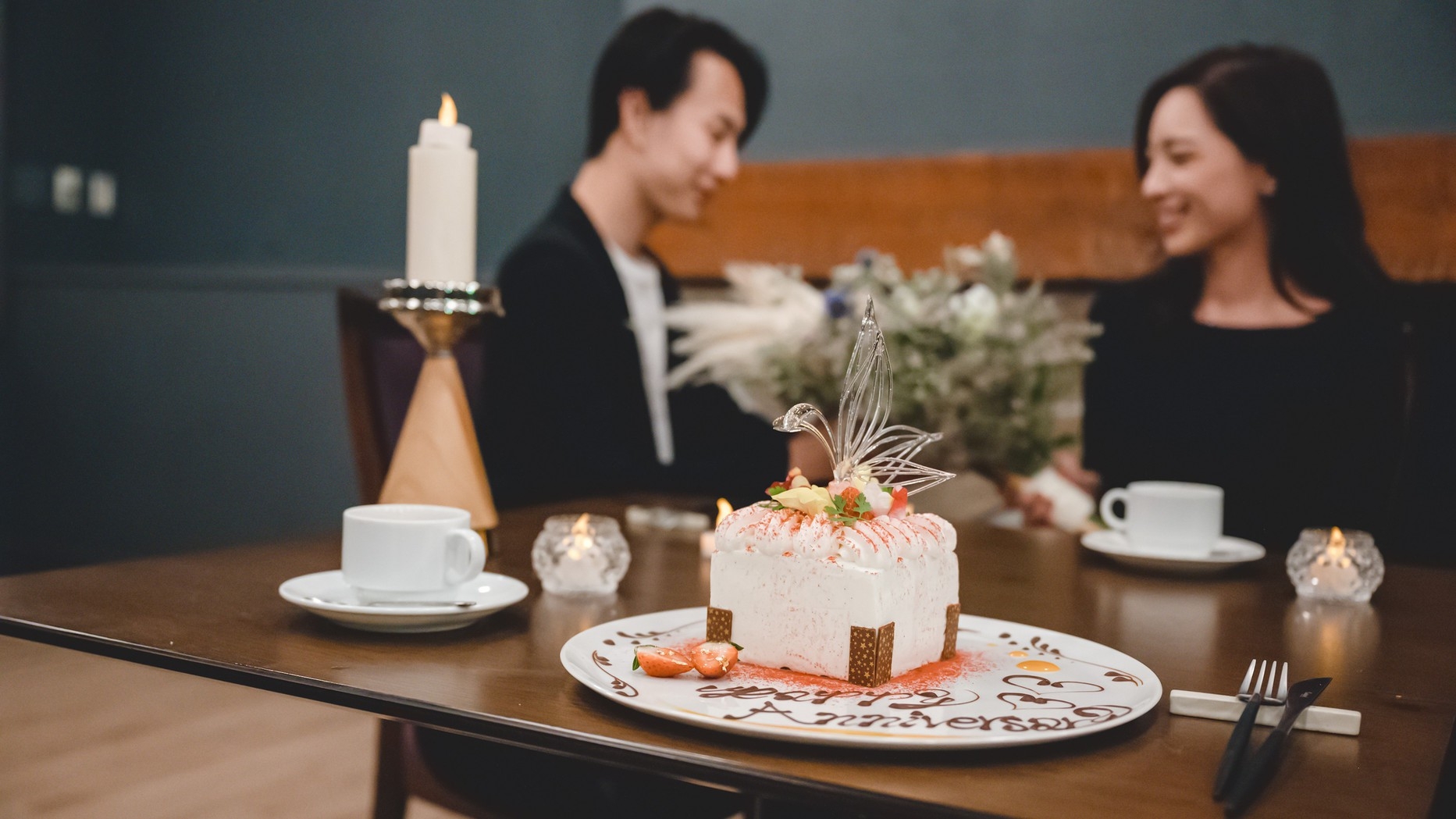 贅沢グランピングで祝う記念日◆アニバーサリーケーキ＆GLAMPROOKオリジナルスパークリング付