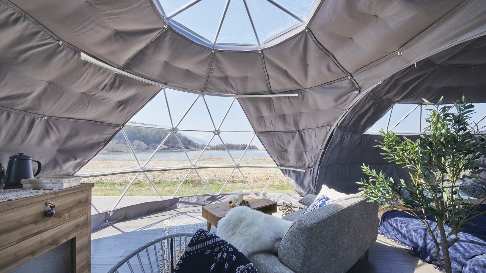 霊仙寺湖の季節の移り変わりを感じられるお部屋（ツインドーム）