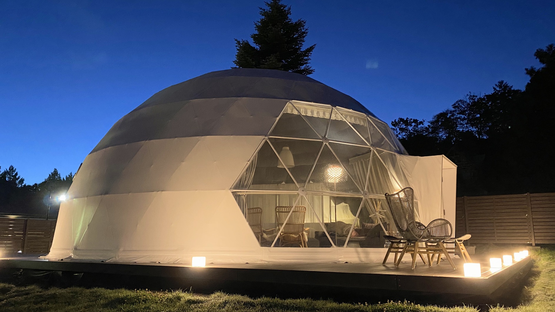 【PATRICIA】エグゼクティブスイート・シングルドーム10m 140cm幅のダブルベッド4台