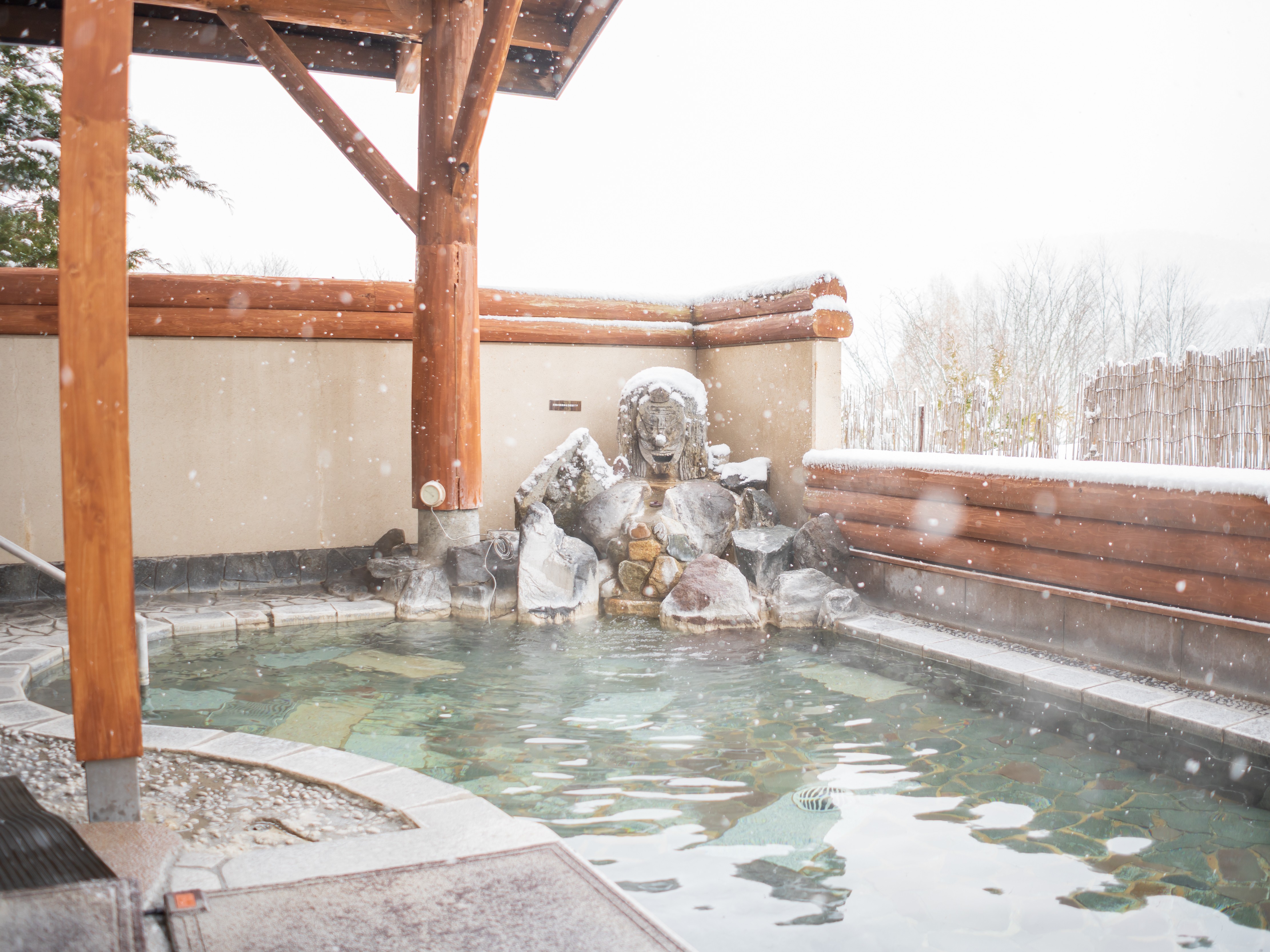 むれ温泉天狗の館、冬の露天風呂