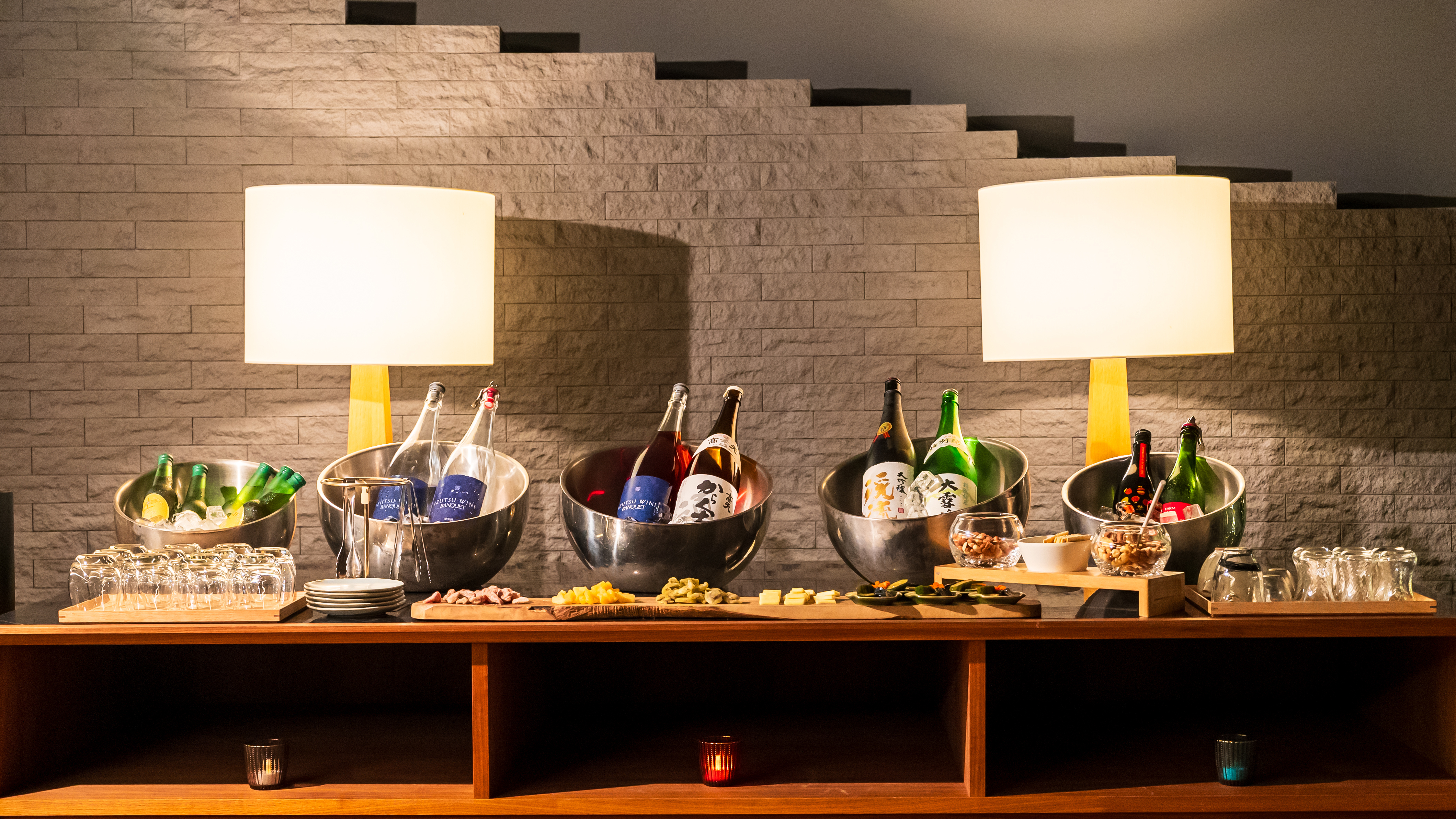 信州のお酒をはじめ、オリジナルのサングリアや定番のカクテルまでお楽しみいただけます（バータイム）
