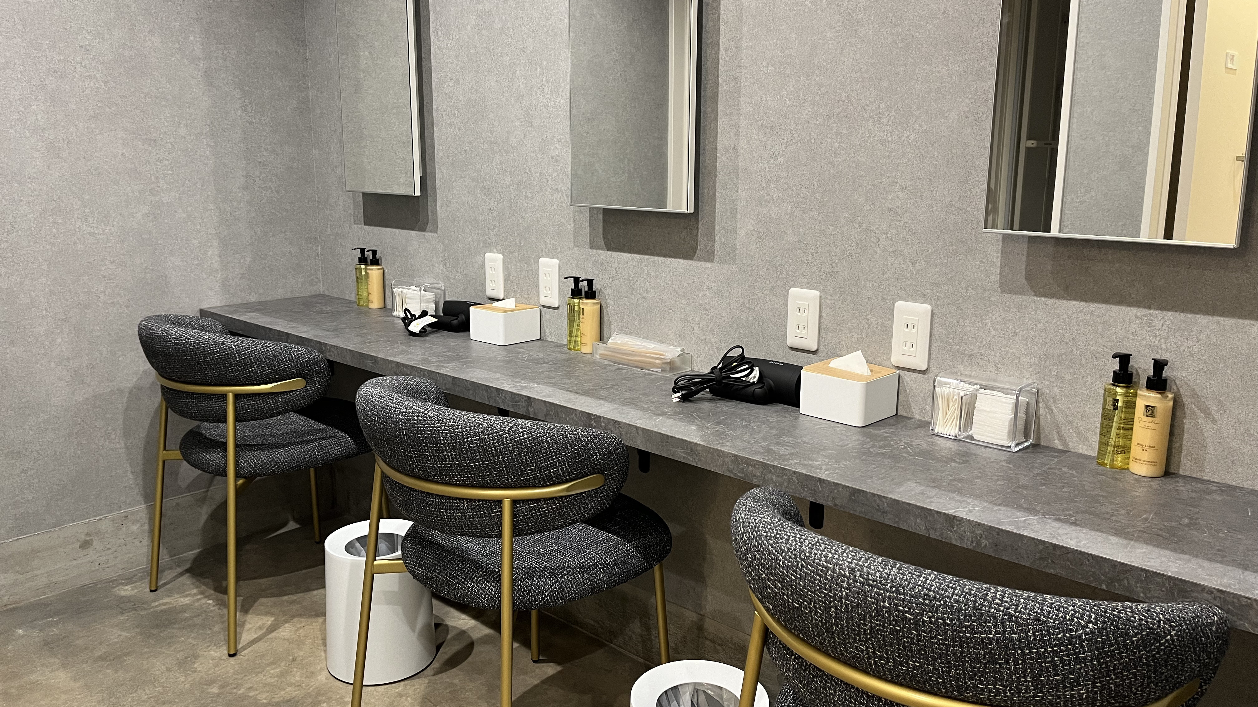 サニタリー棟のパウダースペース（フォレストサイド）