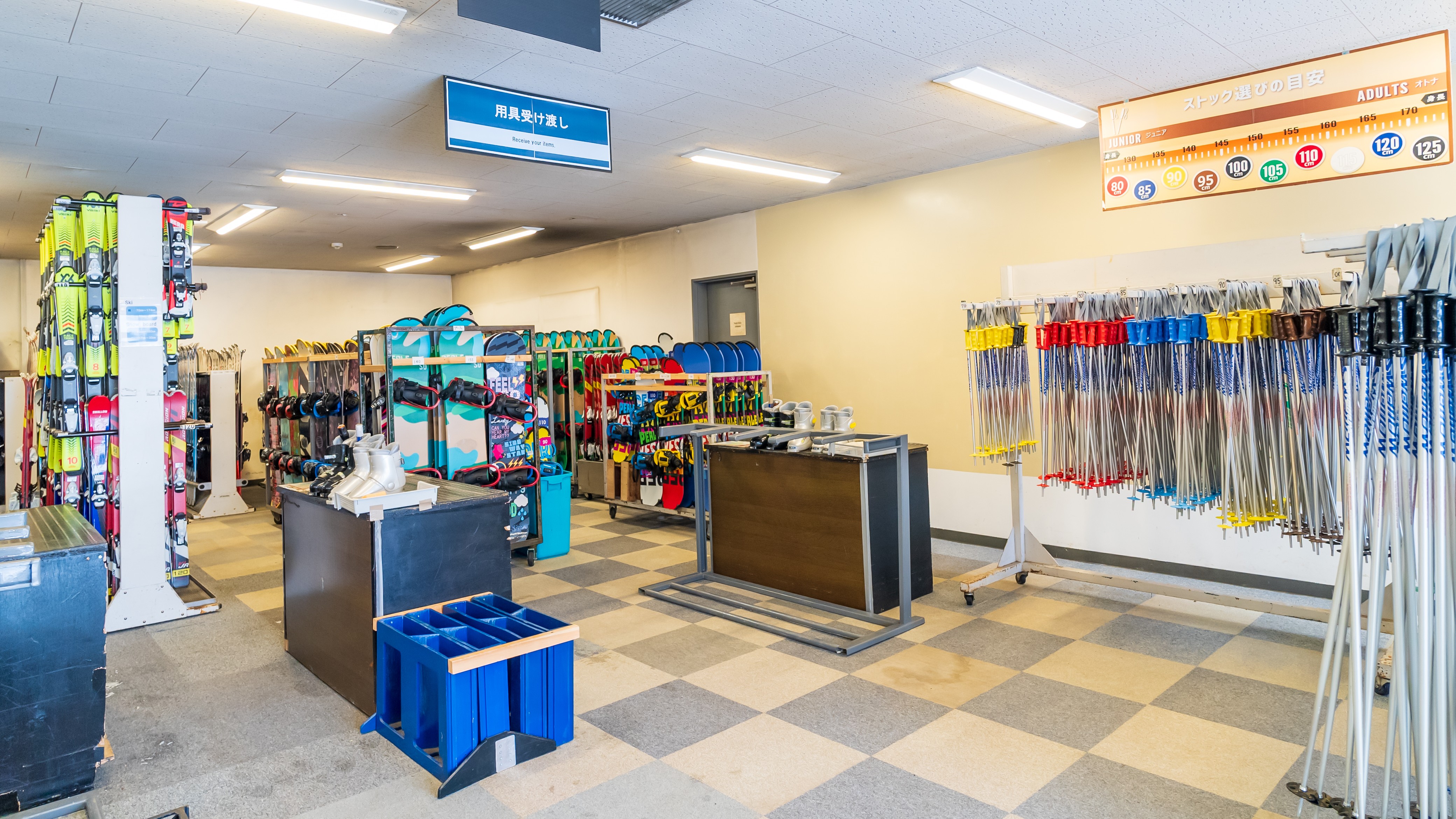 スキー場のレンタルカウンター