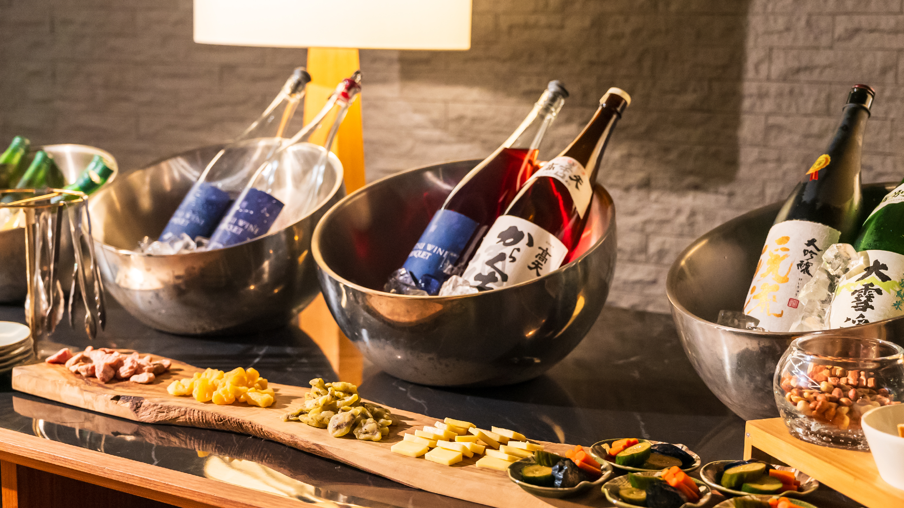 バータイムには、信州のお酒をはじめ、カクテルまでやワインまでお楽しみいただけます