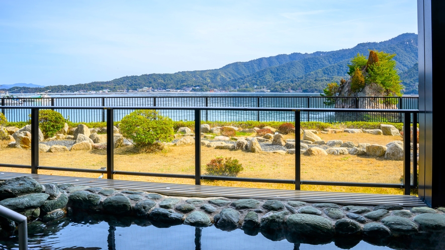 ＜景観＞露天風呂からの眺望（宮島大鳥居）