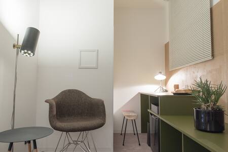 304号室デスクエリア