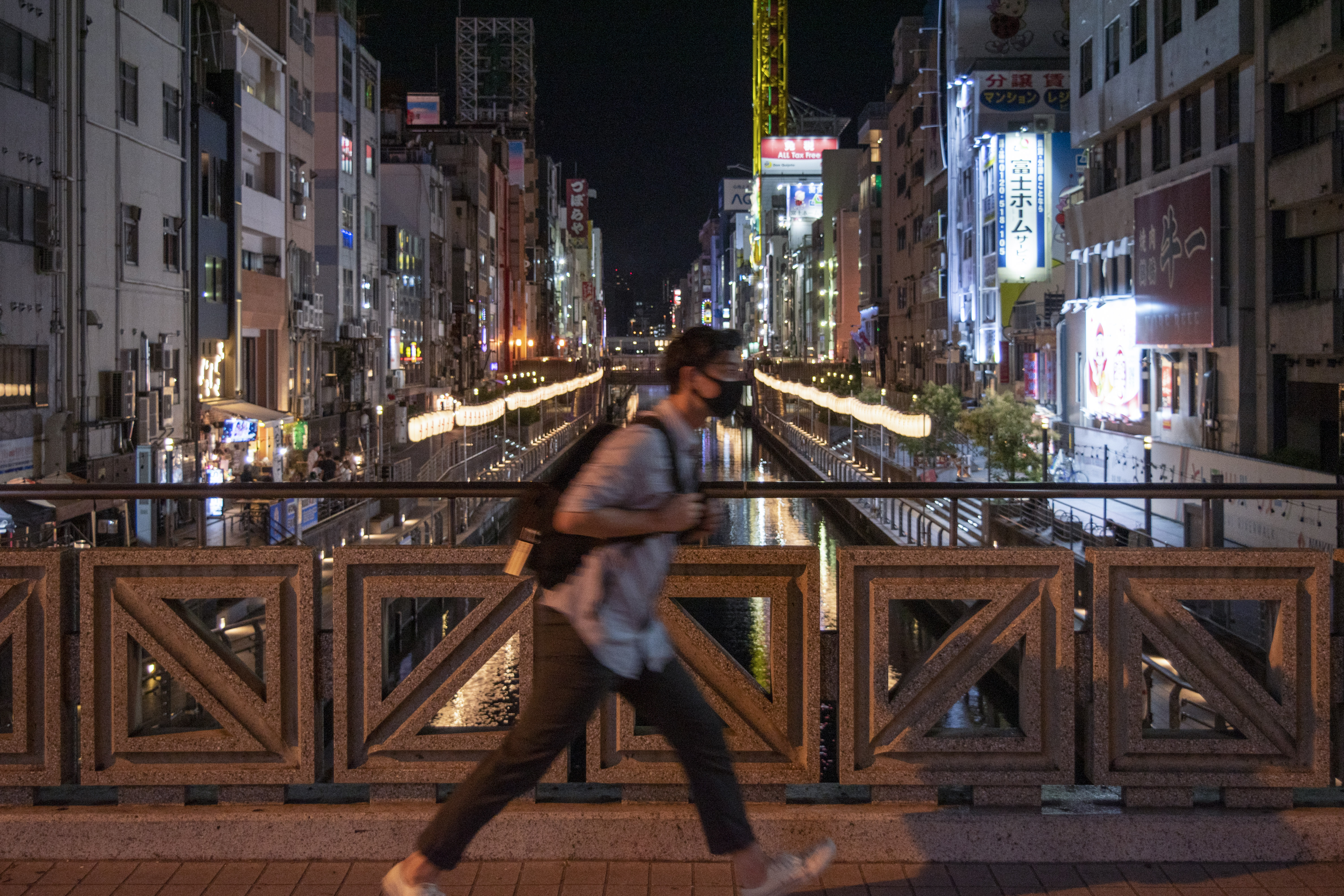 夜は心斎橋の街を探索