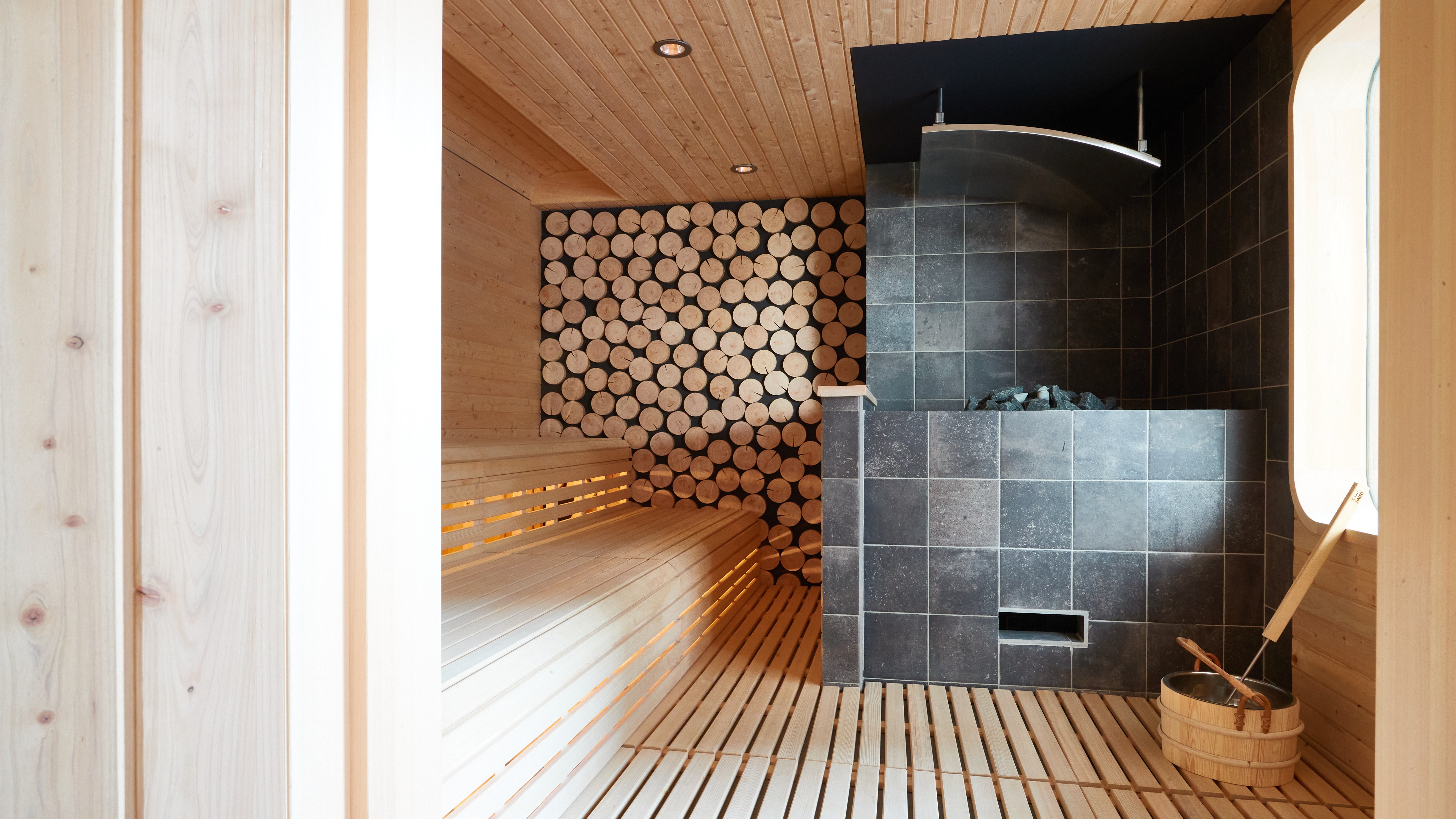 TTNE incプロデュースの、ヒノキの香りに癒されるフィンランド式本格サウナ