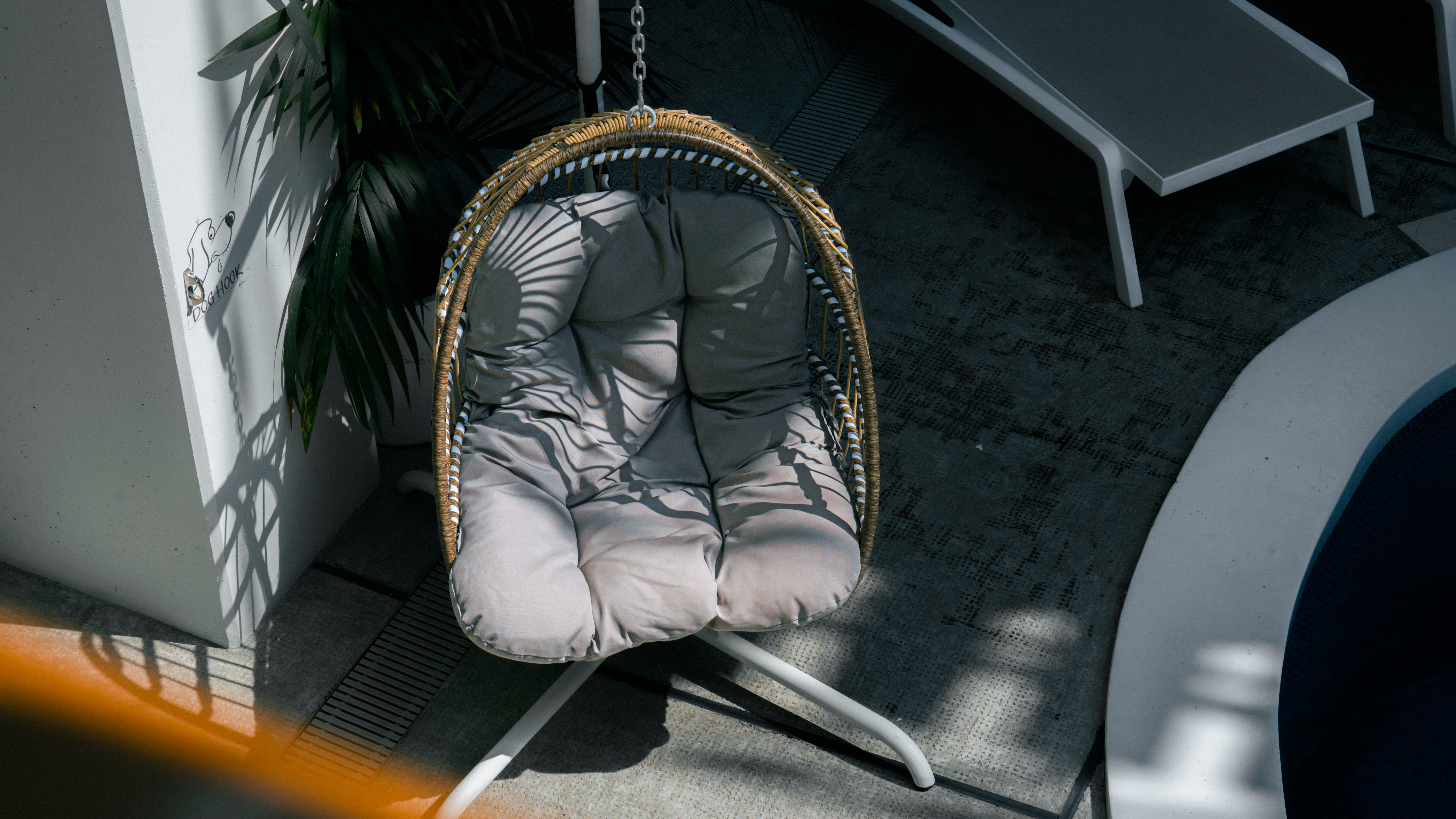 プールサイド　外気浴もお楽しみください