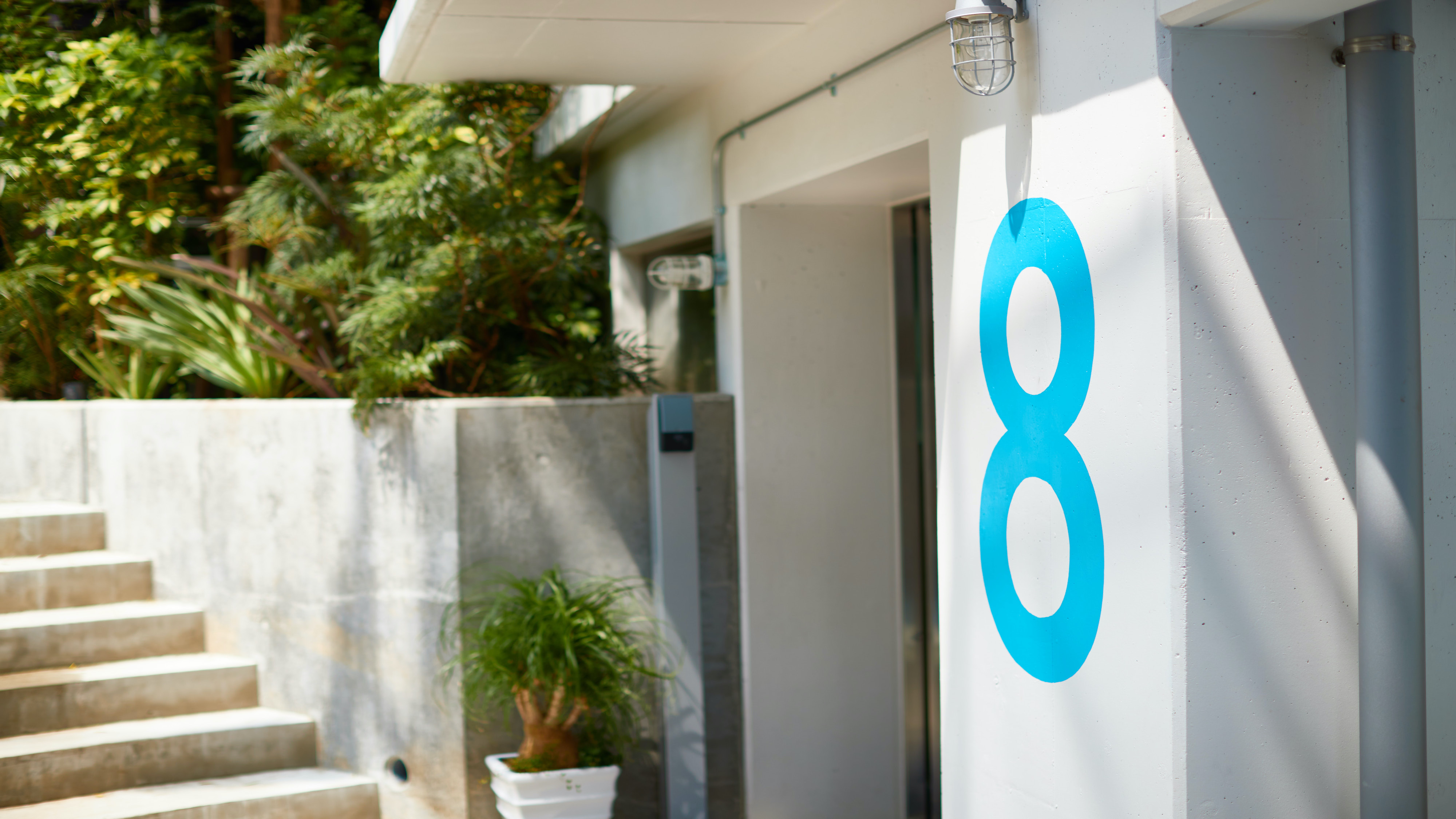 街中から一歩入ると広がる非日常空間