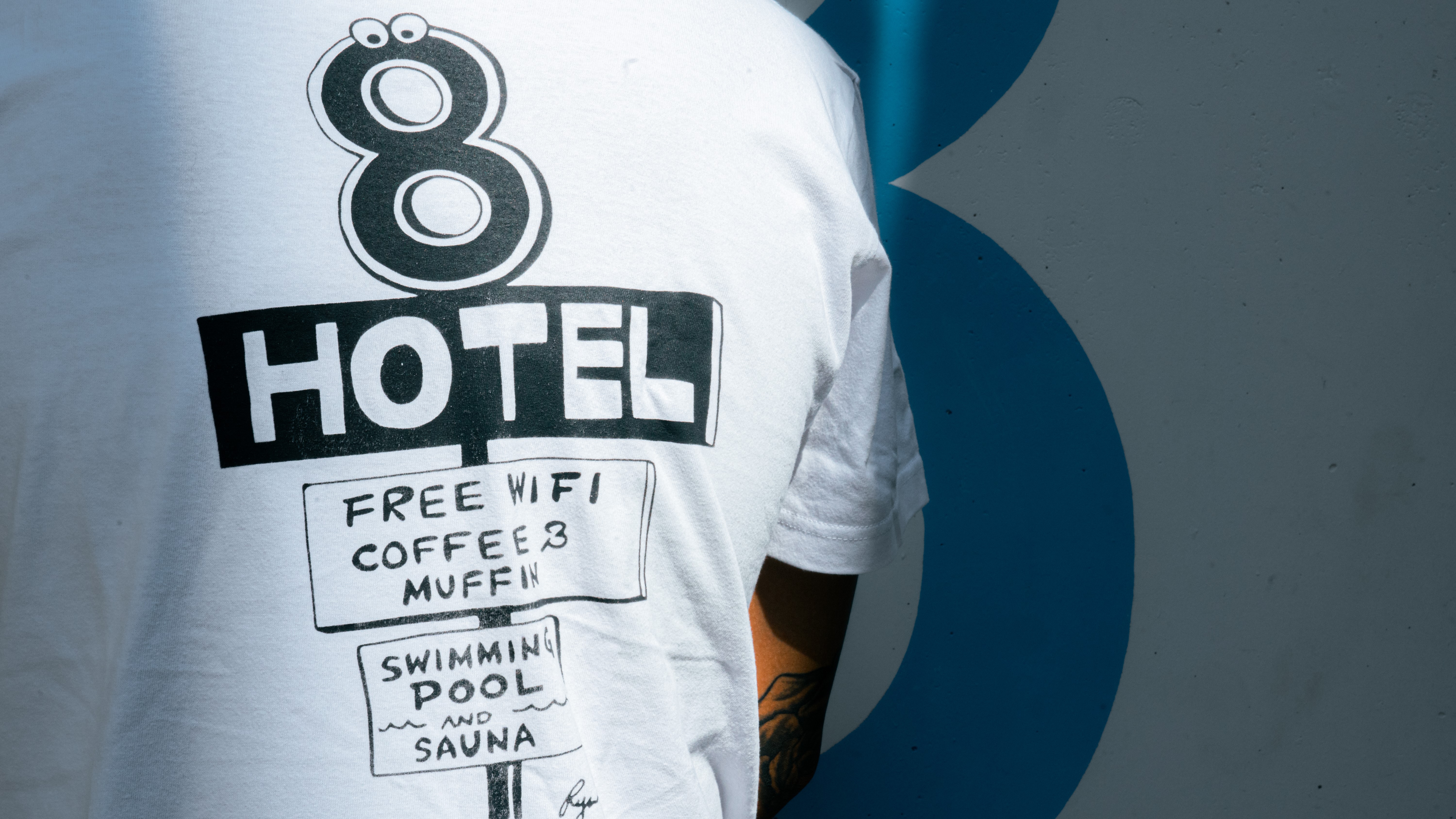 8HOTELオリジナルTシャツ(フロントにて販売しております)