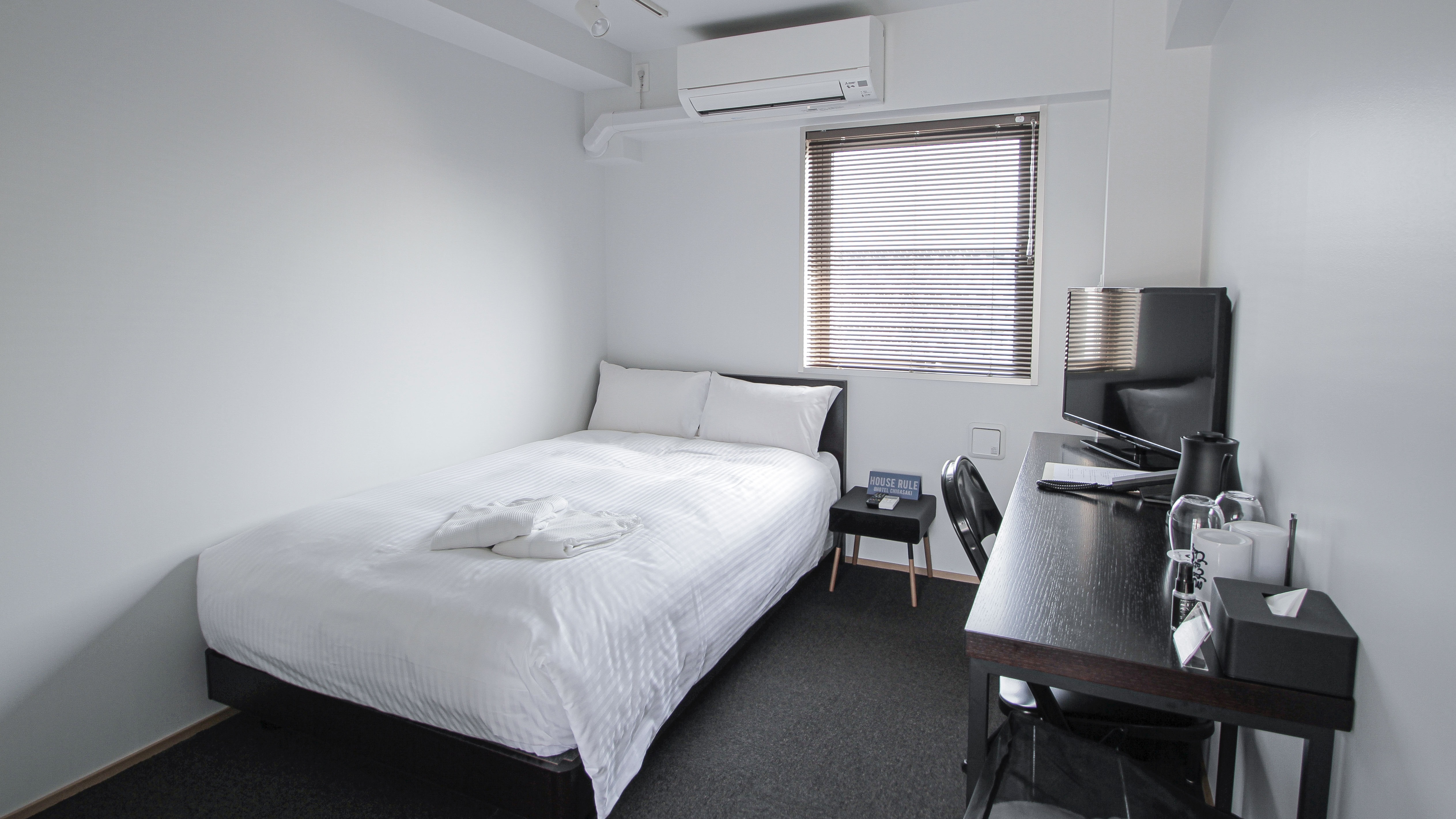 スタンダードルーム(13㎡/セミダブルベッド幅120cm&times;1/定員1～2名)