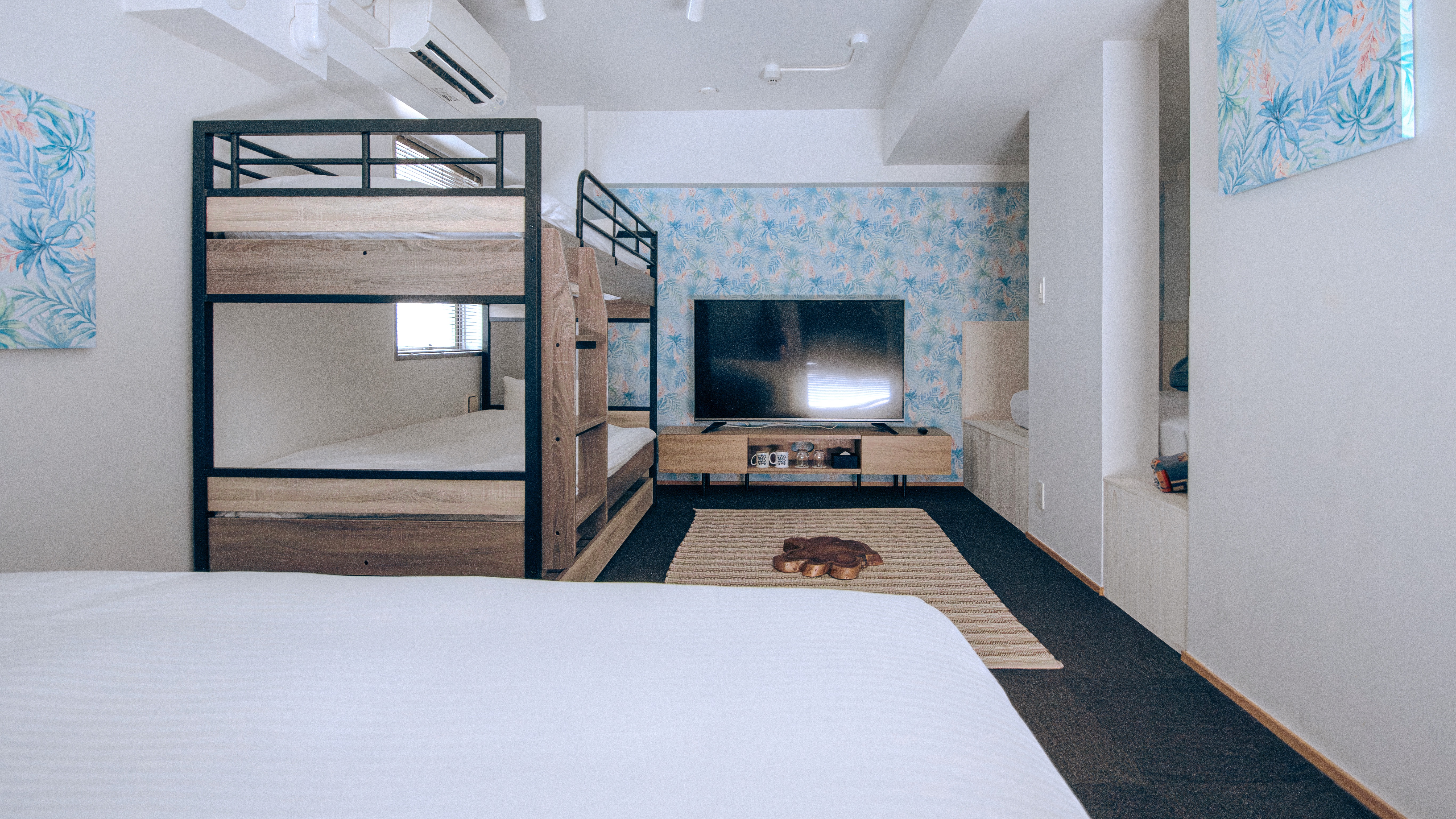 サーフサイドルーム(26m&sup2;/セミダブル&times;1台・デイベッド&times;1台・2段ベッド&times;1台/定員2人〜6人）