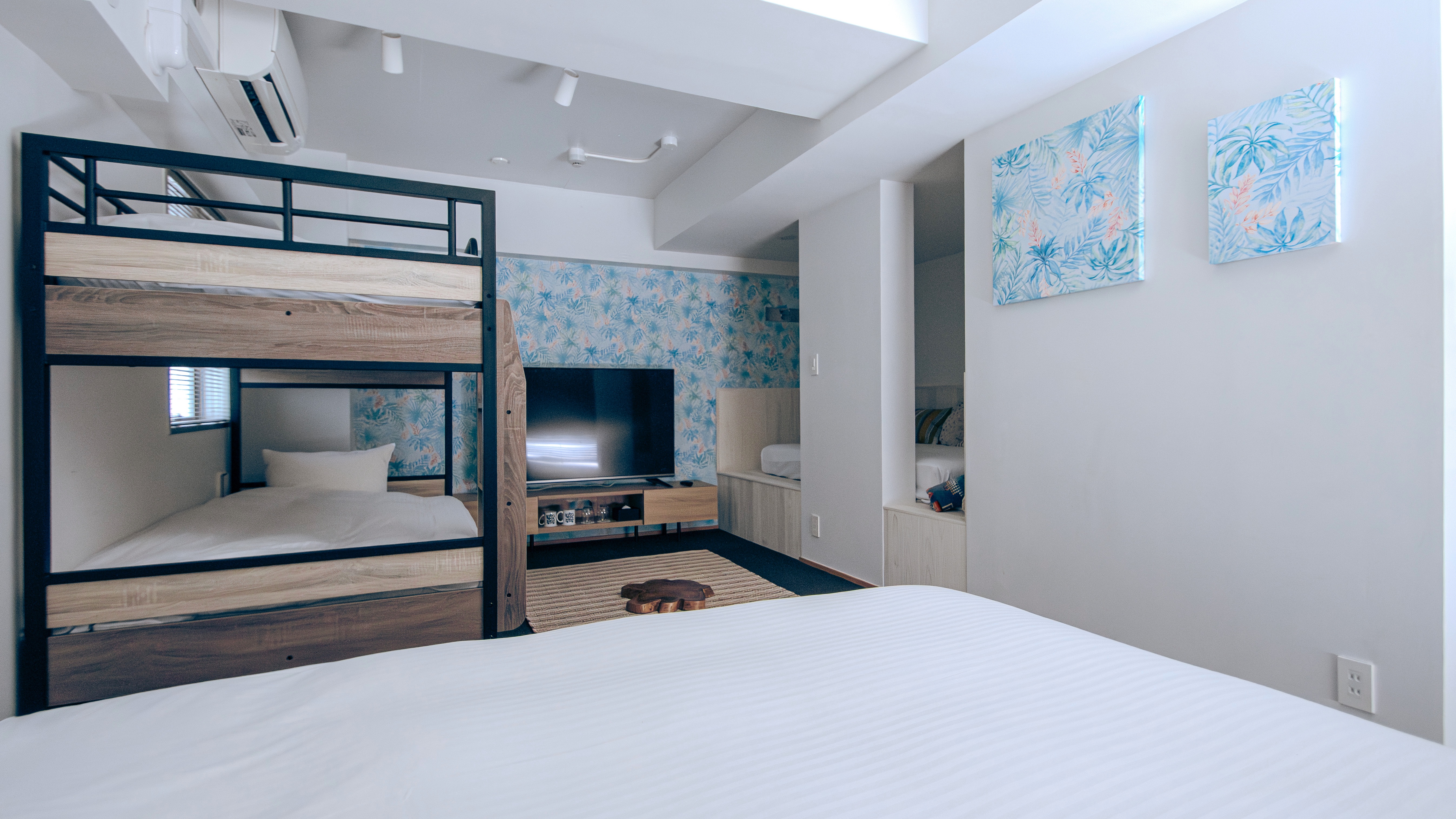 サーフサイドルーム(26m&sup2;/セミダブル&times;1台・デイベッド&times;1台・2段ベッド&times;1台/定員2人〜6人）