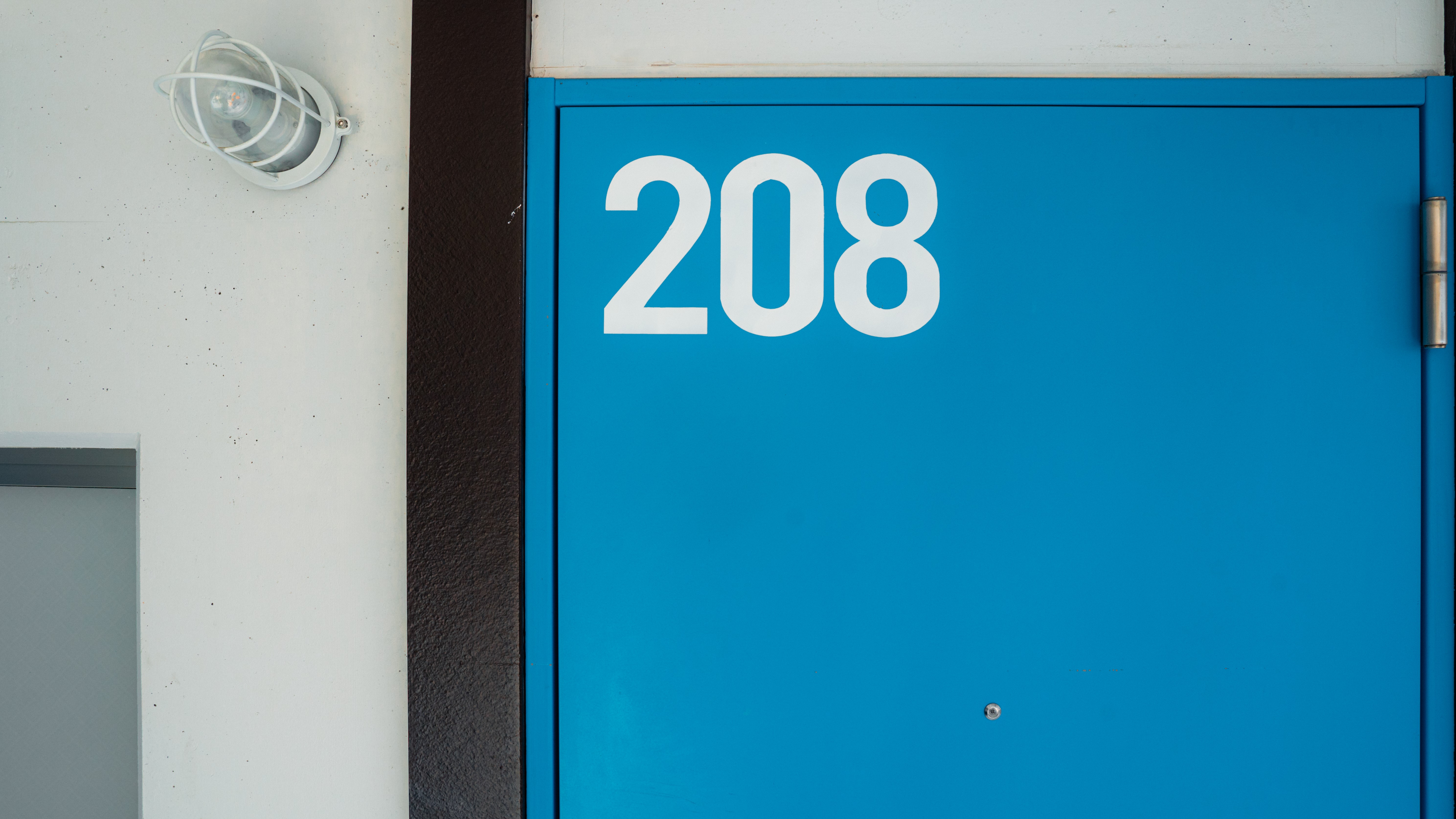 プールを囲うように客室が配置されています