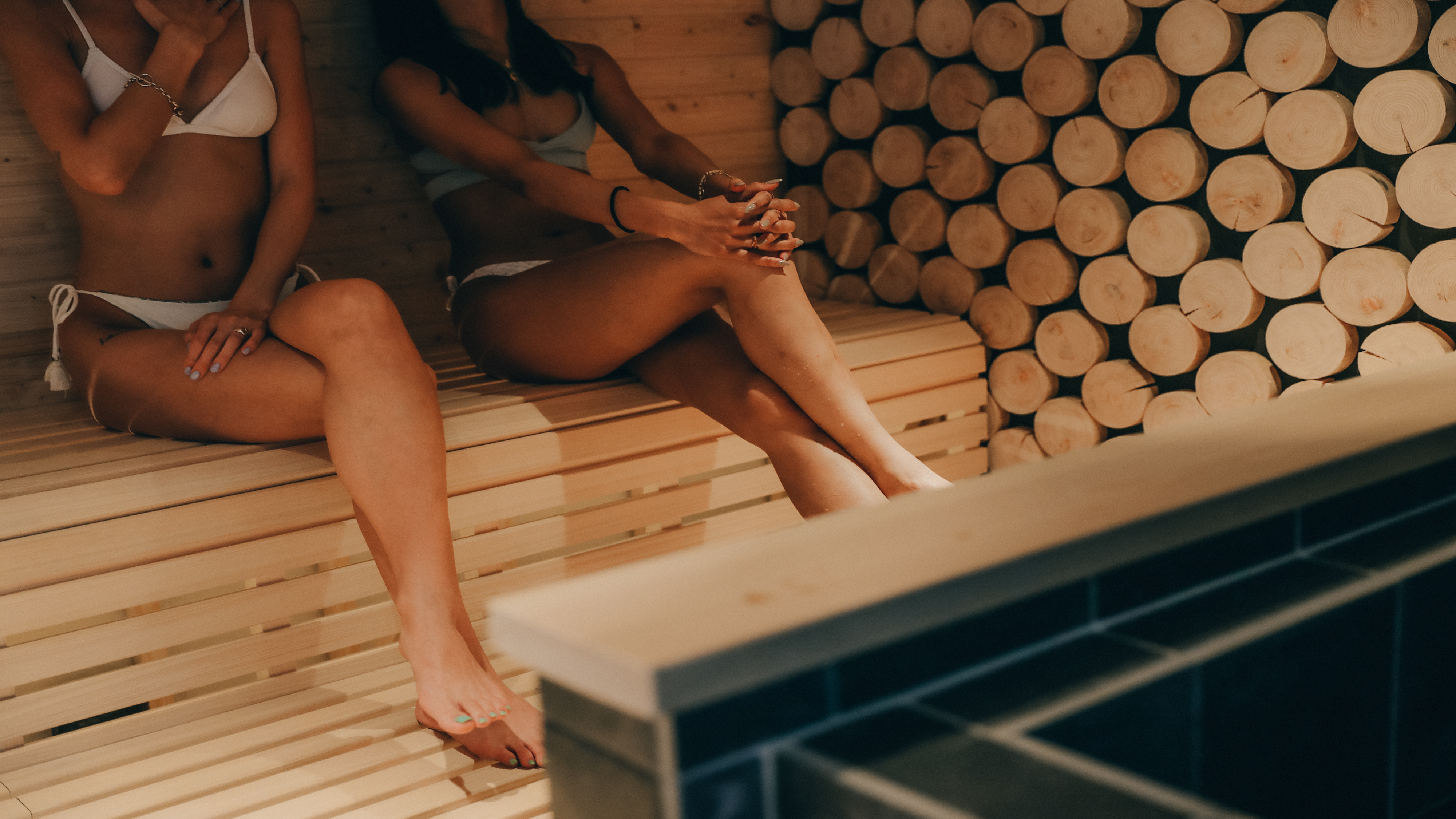 水着着用で楽しむ男女共有サウナ